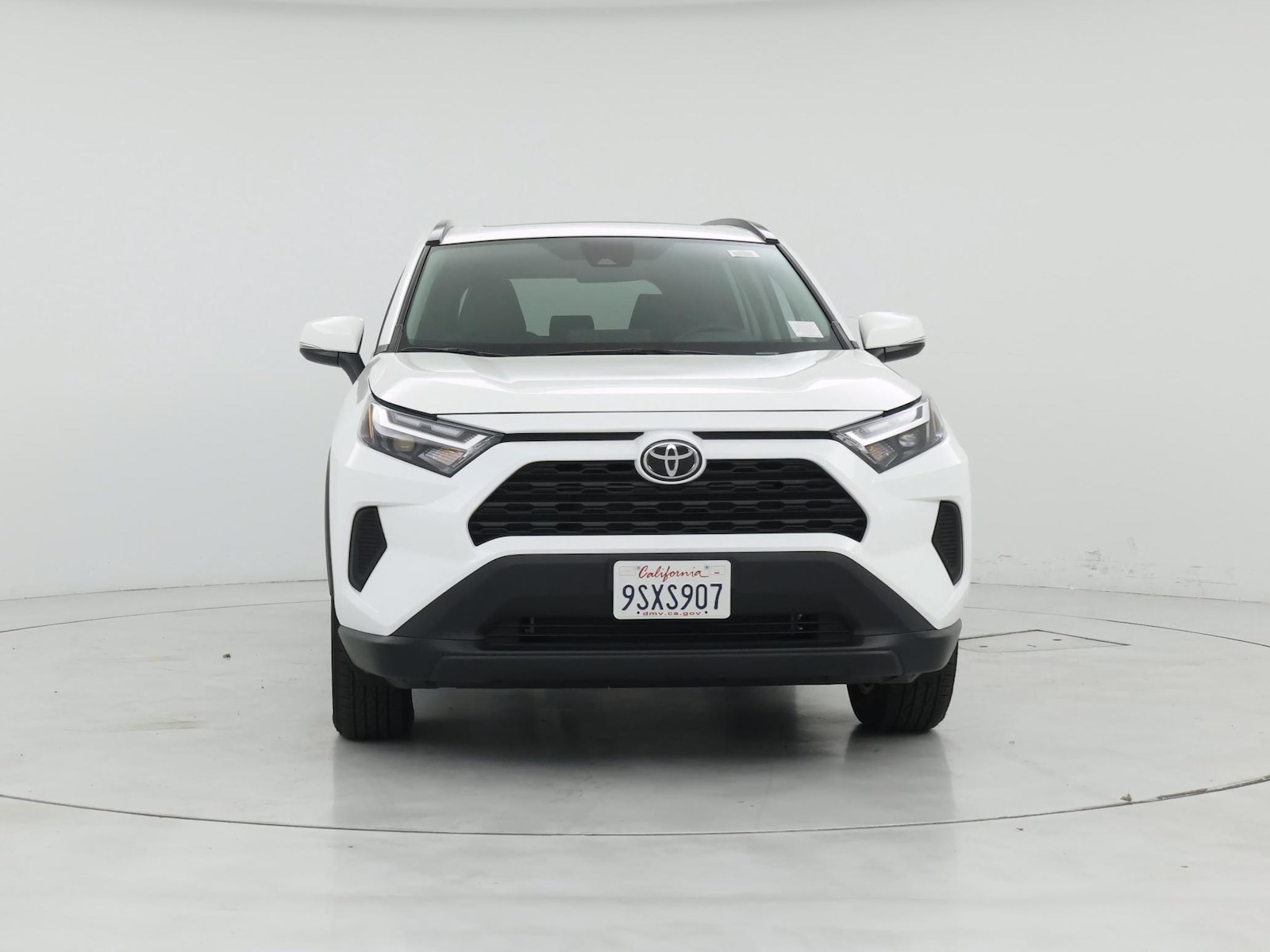 2025 Toyota RAV4 XLE - Photo 6