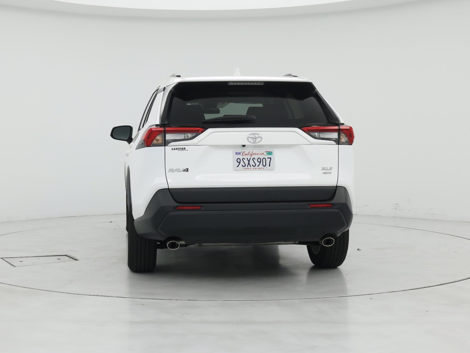2025 Toyota RAV4 XLE - Photo 7