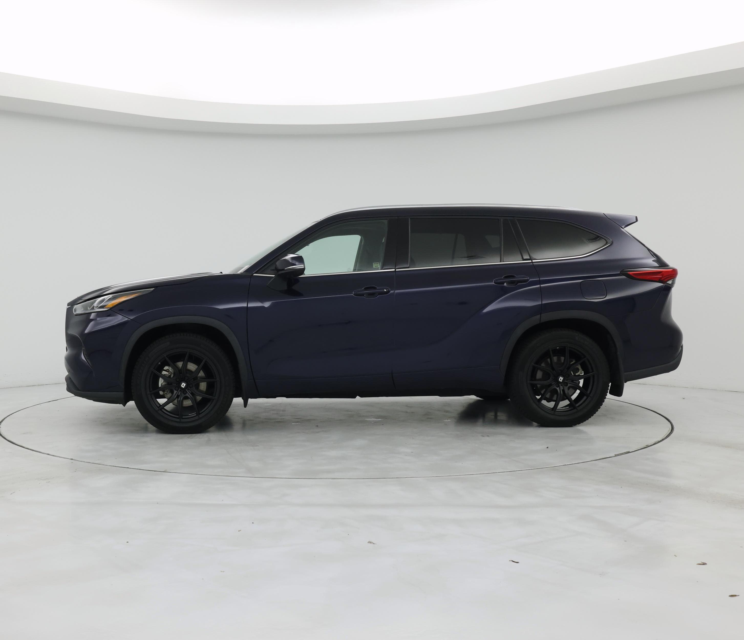 Thumbnail: 2021 Toyota Highlander - 3