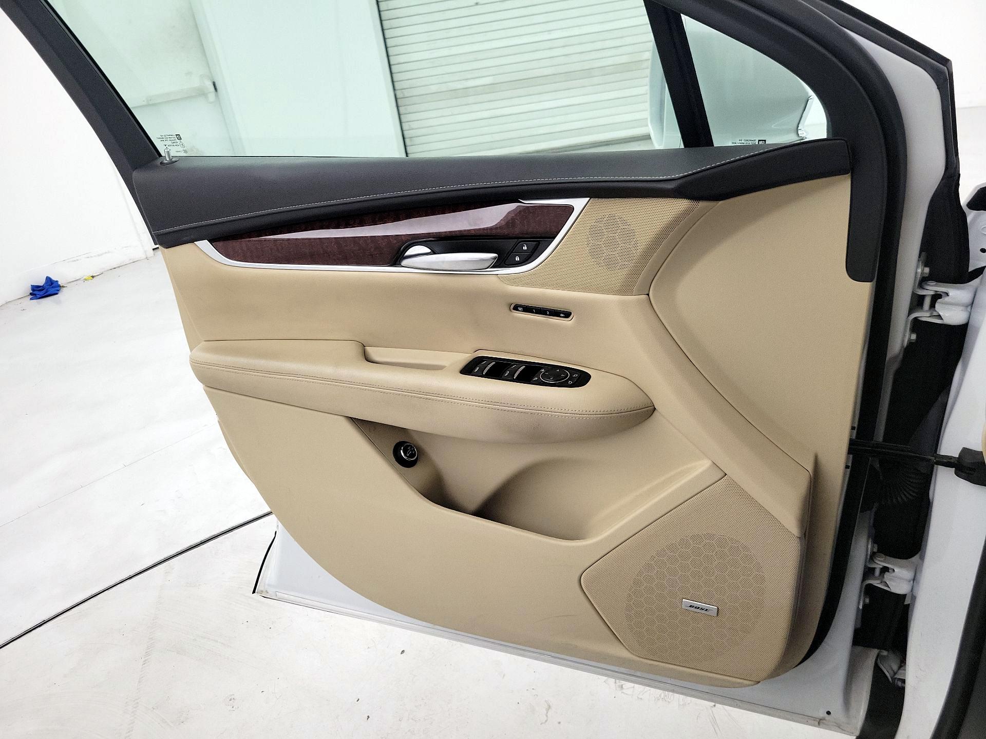 Thumbnail: 2017 Cadillac XT5 - 12