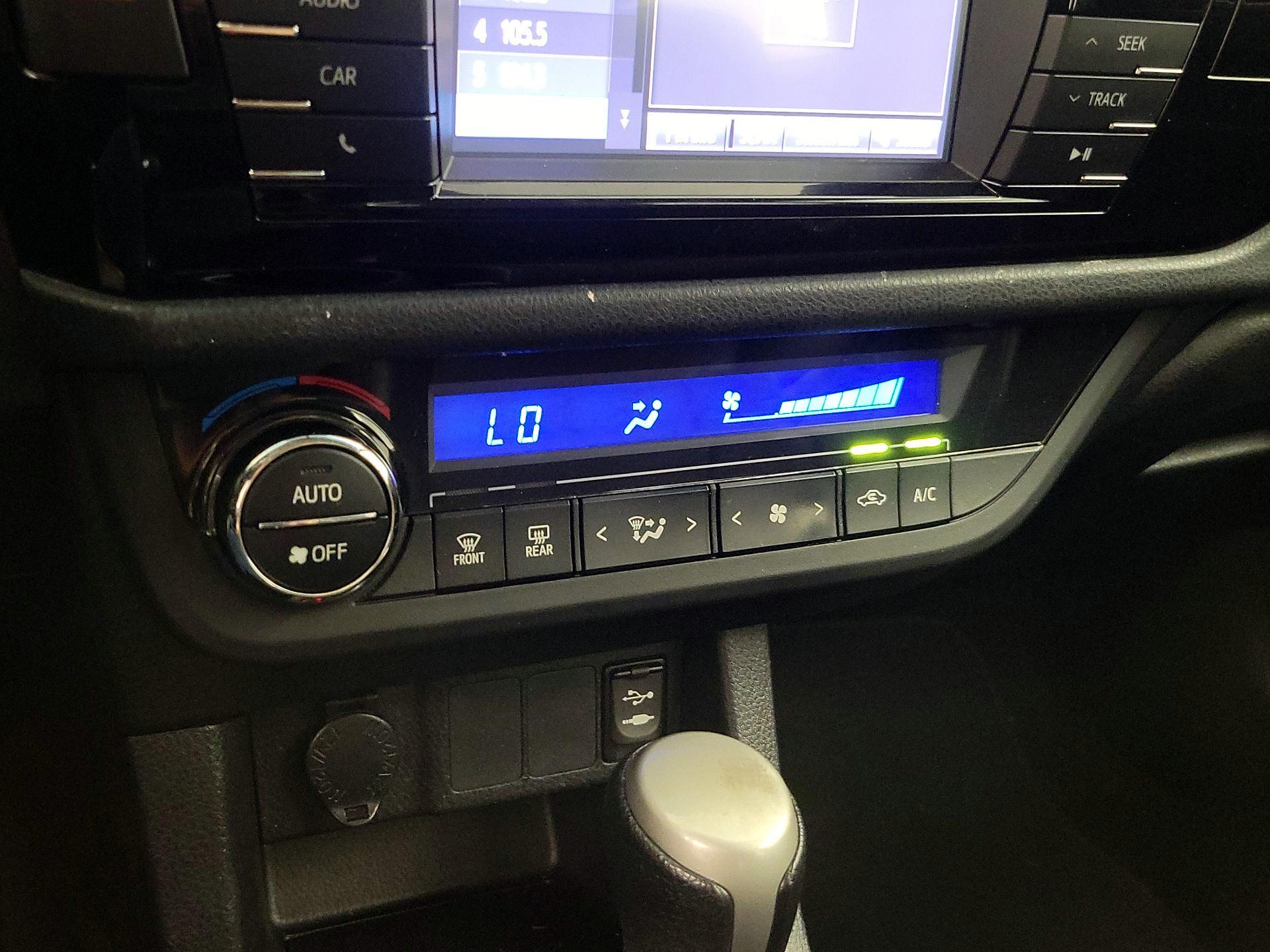 Thumbnail: 2014 Toyota Corolla - 16