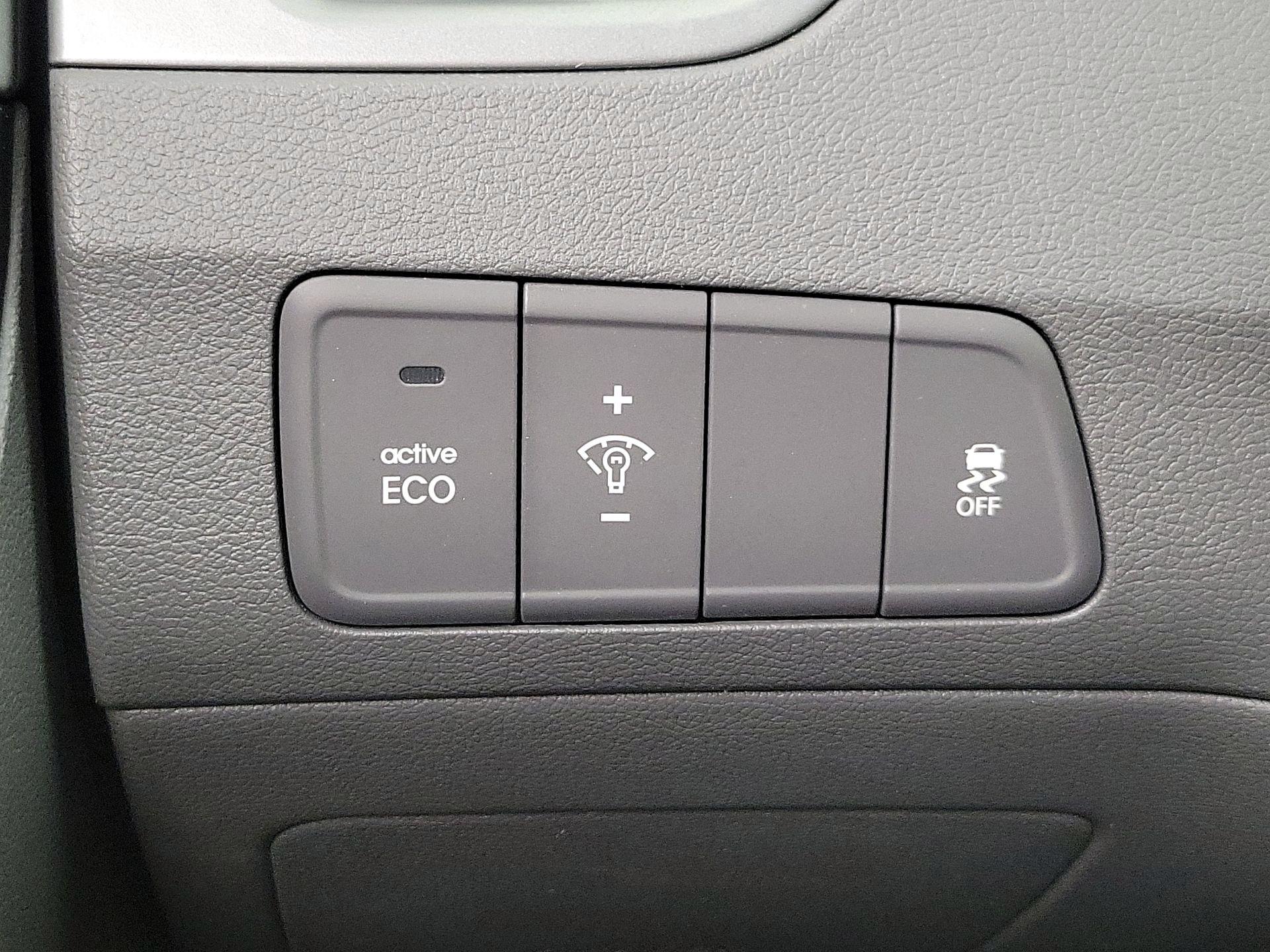 Thumbnail: 2014 Hyundai Elantra - 13