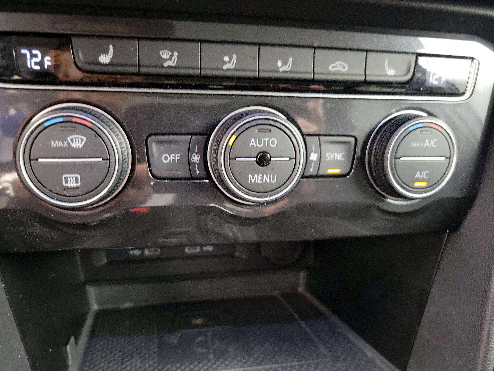 Thumbnail: 2021 Volkswagen Tiguan - 16