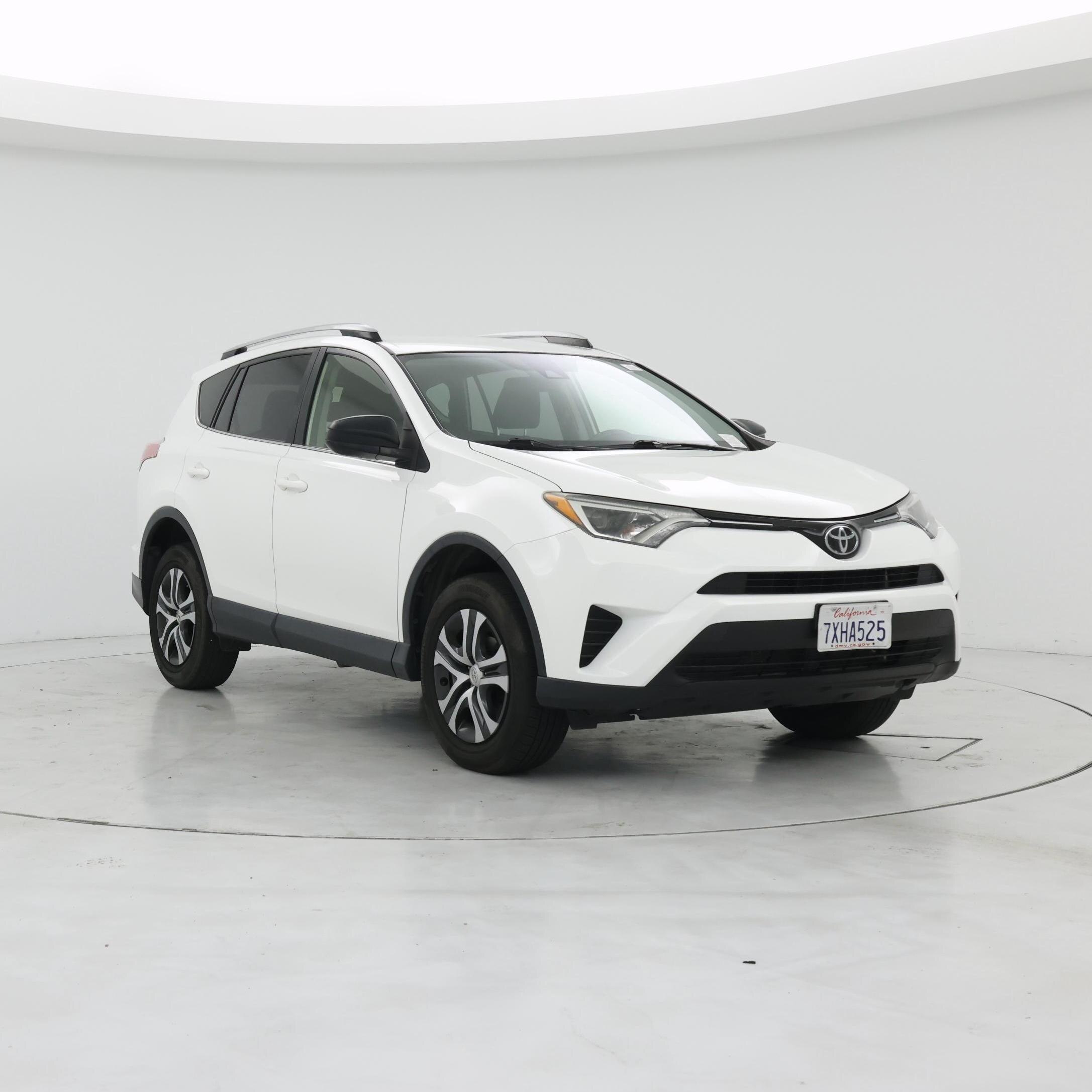 White 2017 Toyota RAV4 LE SUV / Crossover Front-Wheel Drive Automatic