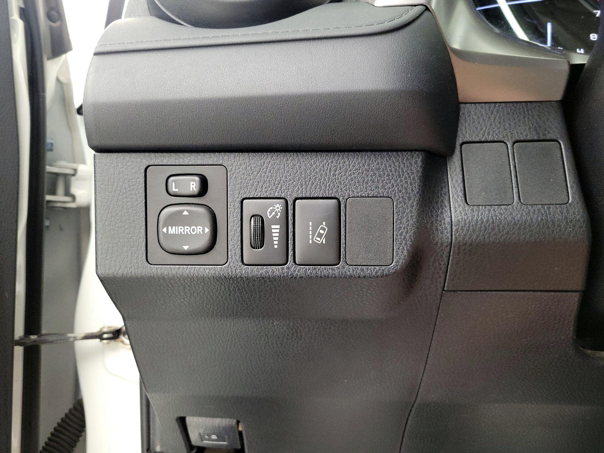 Thumbnail: 2017 Toyota RAV4 - 13