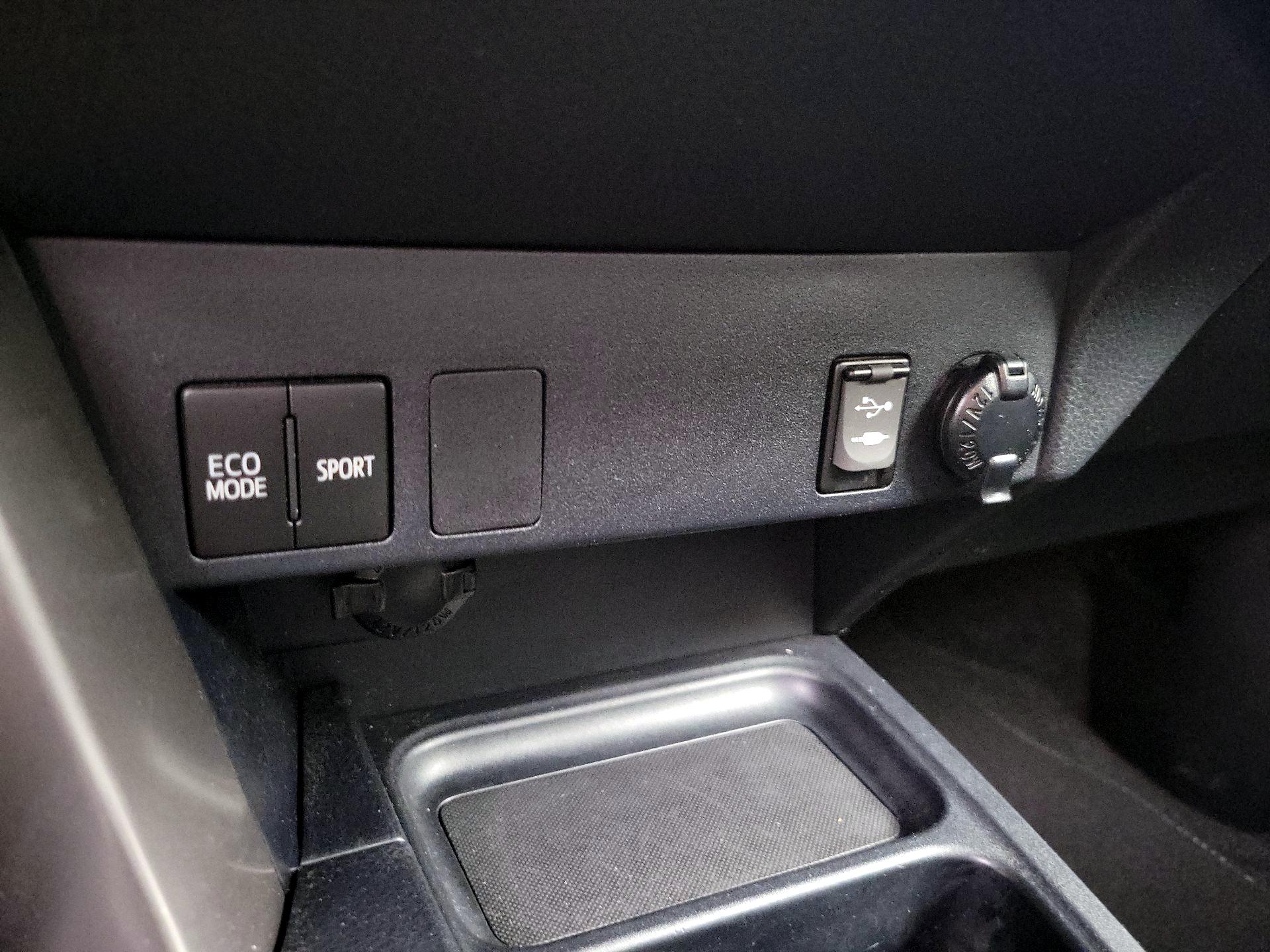 Thumbnail: 2017 Toyota RAV4 - 18