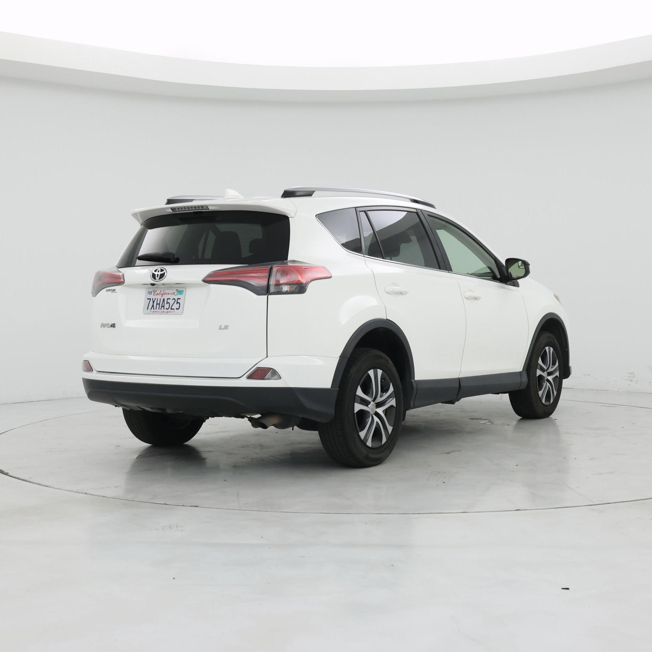 Thumbnail: 2017 Toyota RAV4 - 8
