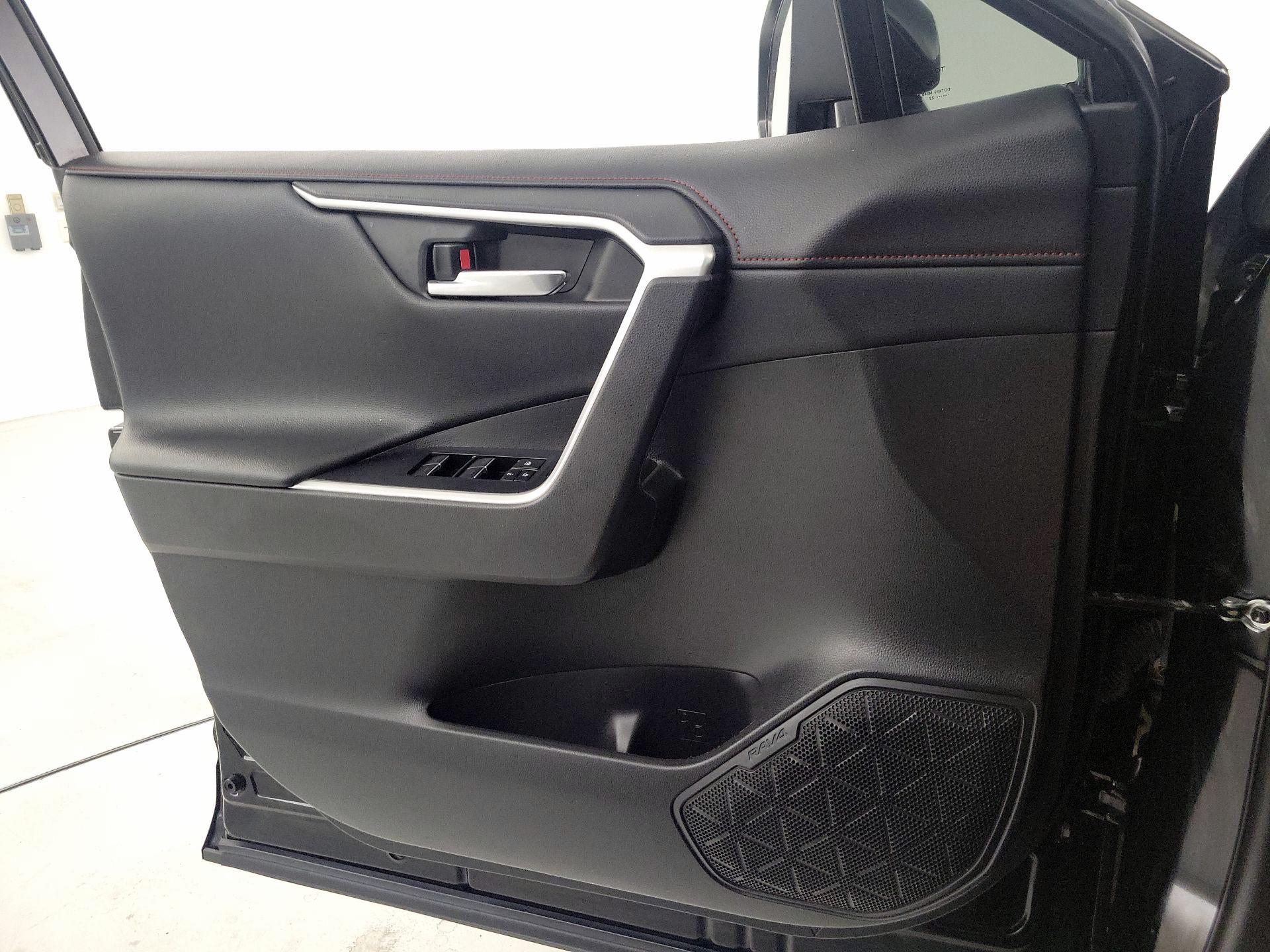 Thumbnail: 2022 Toyota RAV4 - 12