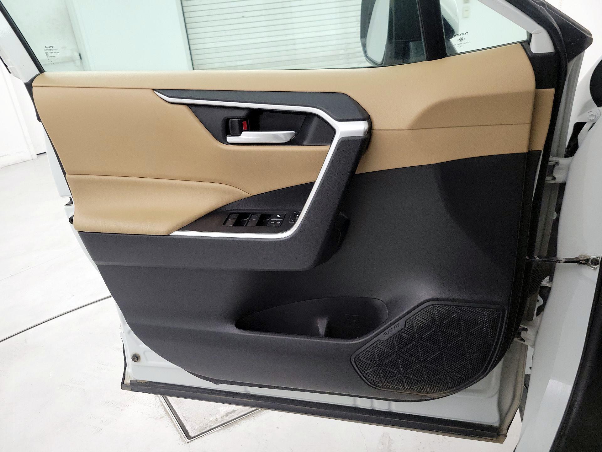Thumbnail: 2020 Toyota RAV4 - 12