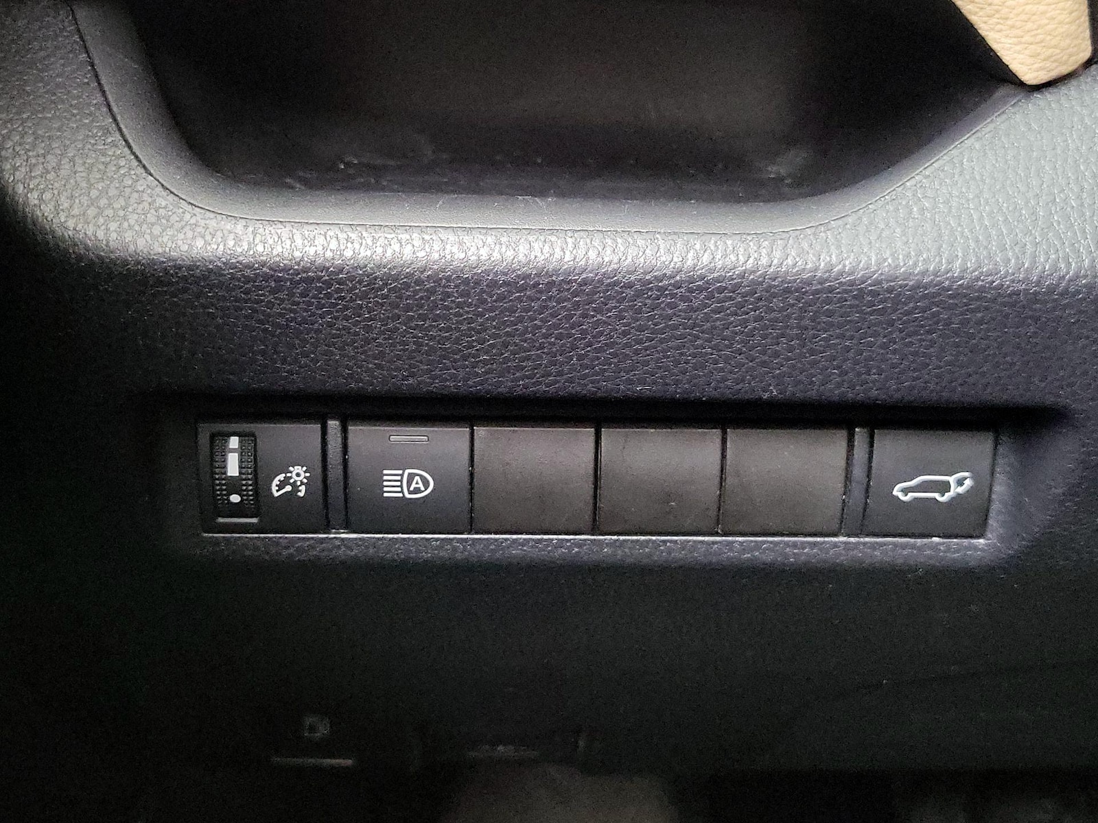 2020 Toyota RAV4 XLE - Photo 14