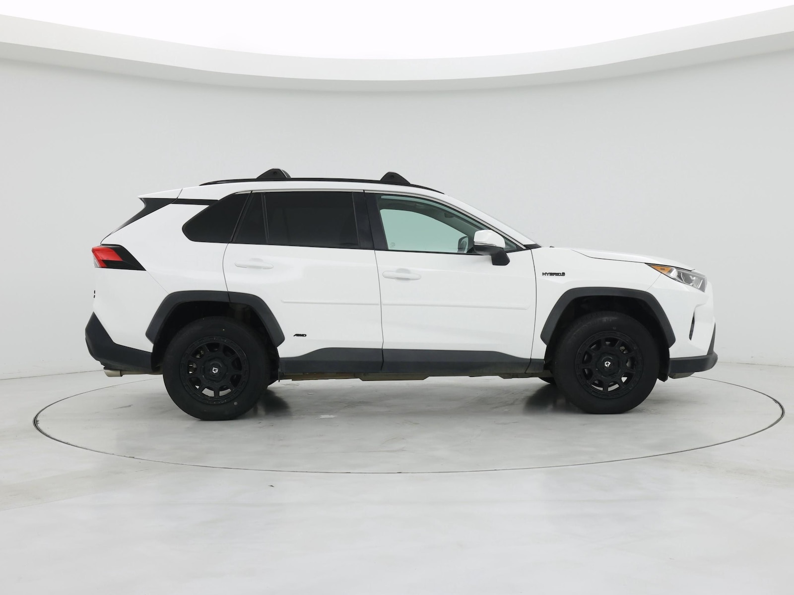 2020 Toyota RAV4 XLE - Photo 8