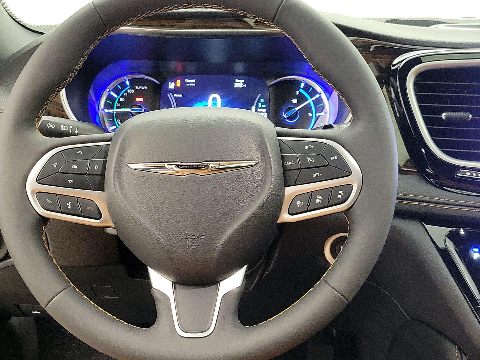 Thumbnail: 2022 Chrysler Pacifica - 10