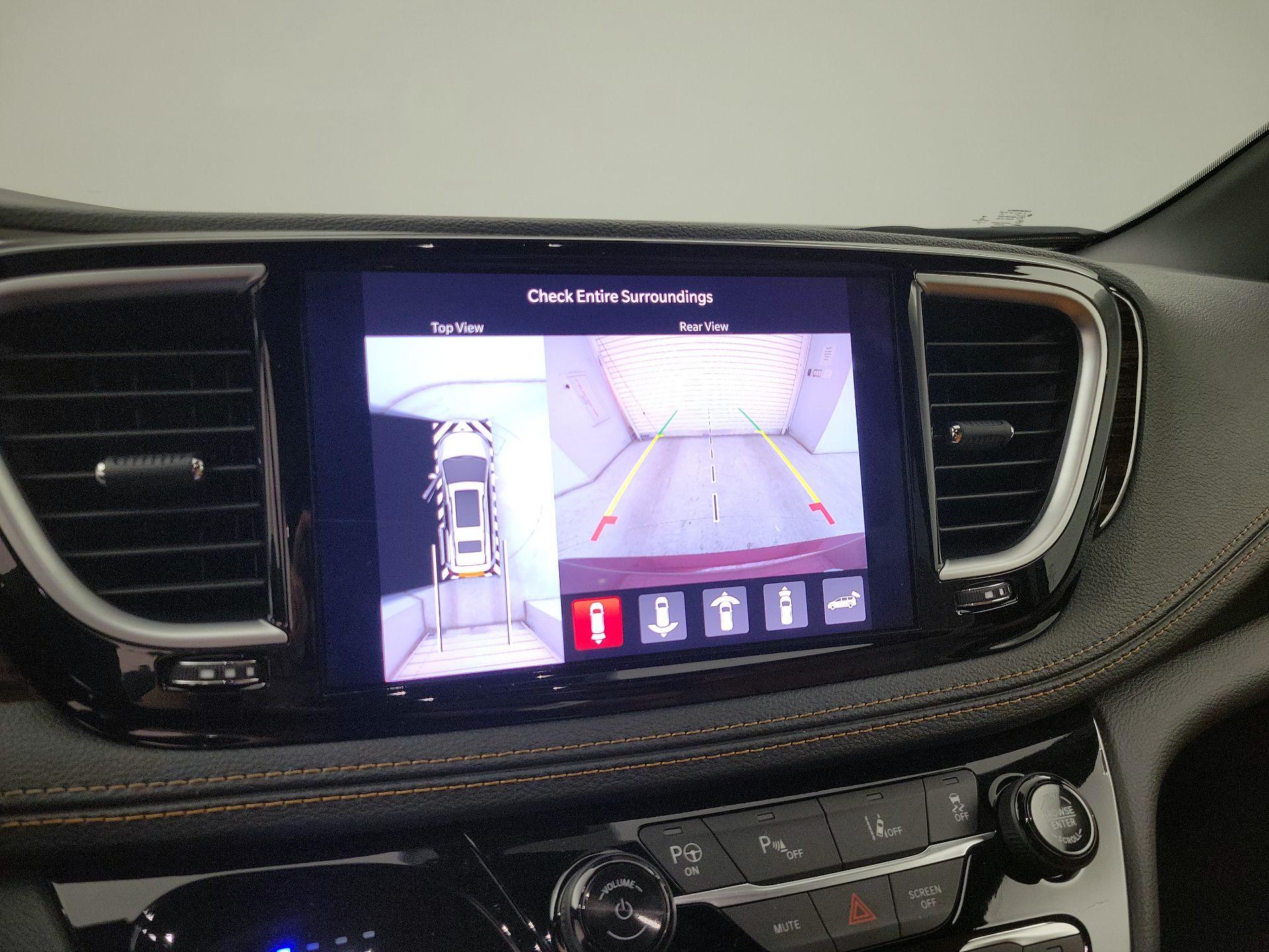 Thumbnail: 2022 Chrysler Pacifica - 14