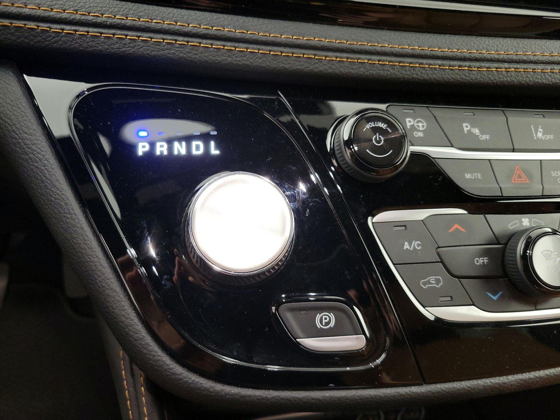 Thumbnail: 2022 Chrysler Pacifica - 17