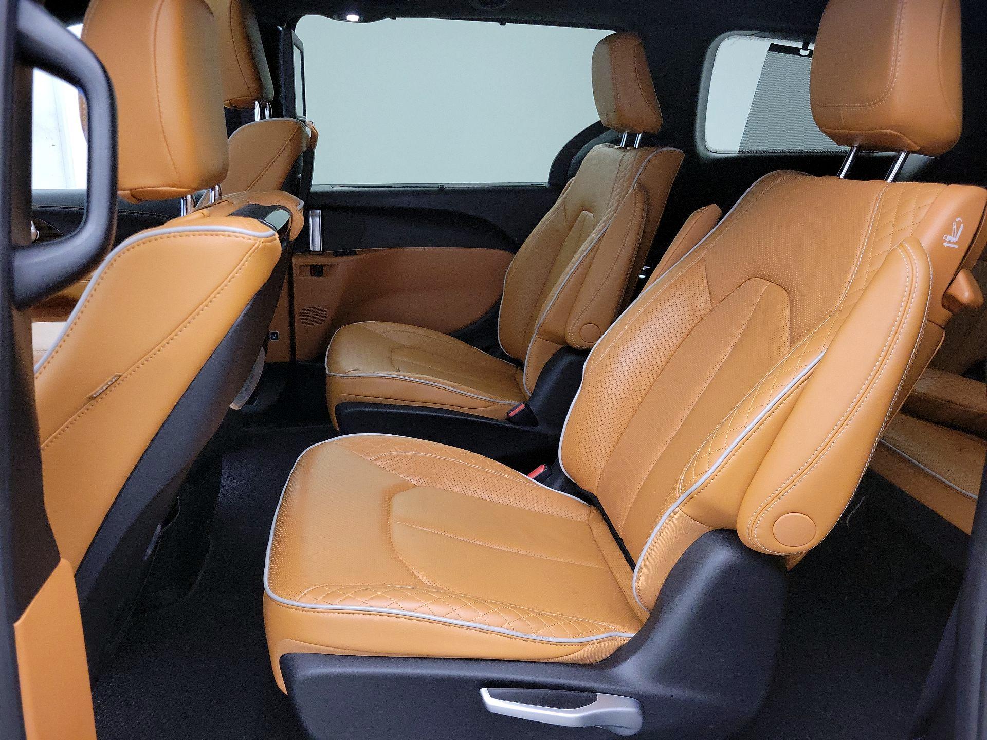 Thumbnail: 2022 Chrysler Pacifica - 20