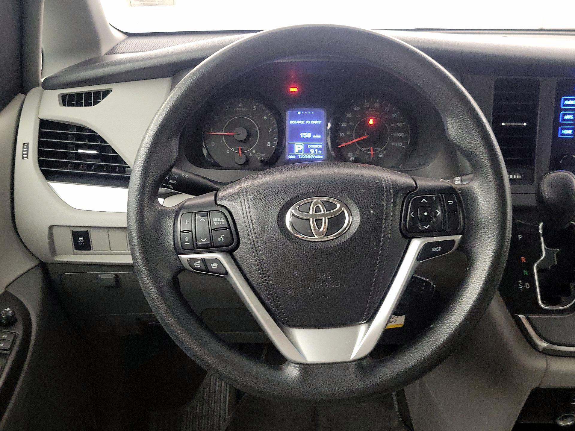 Thumbnail: 2015 Toyota Sienna - 10