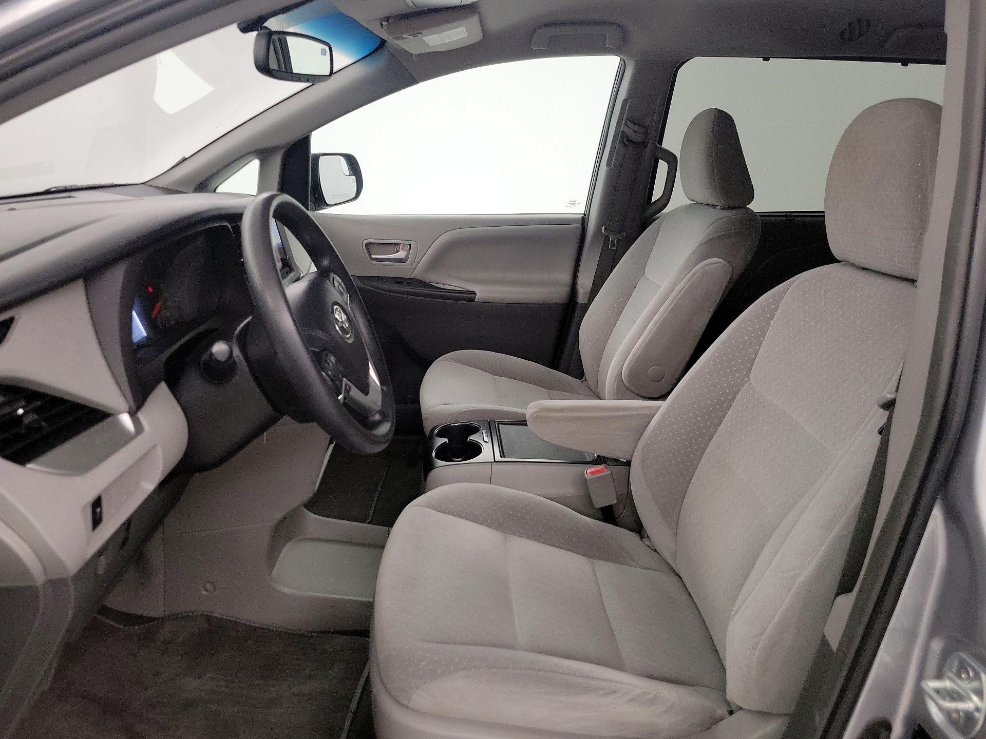 Thumbnail: 2015 Toyota Sienna - 11