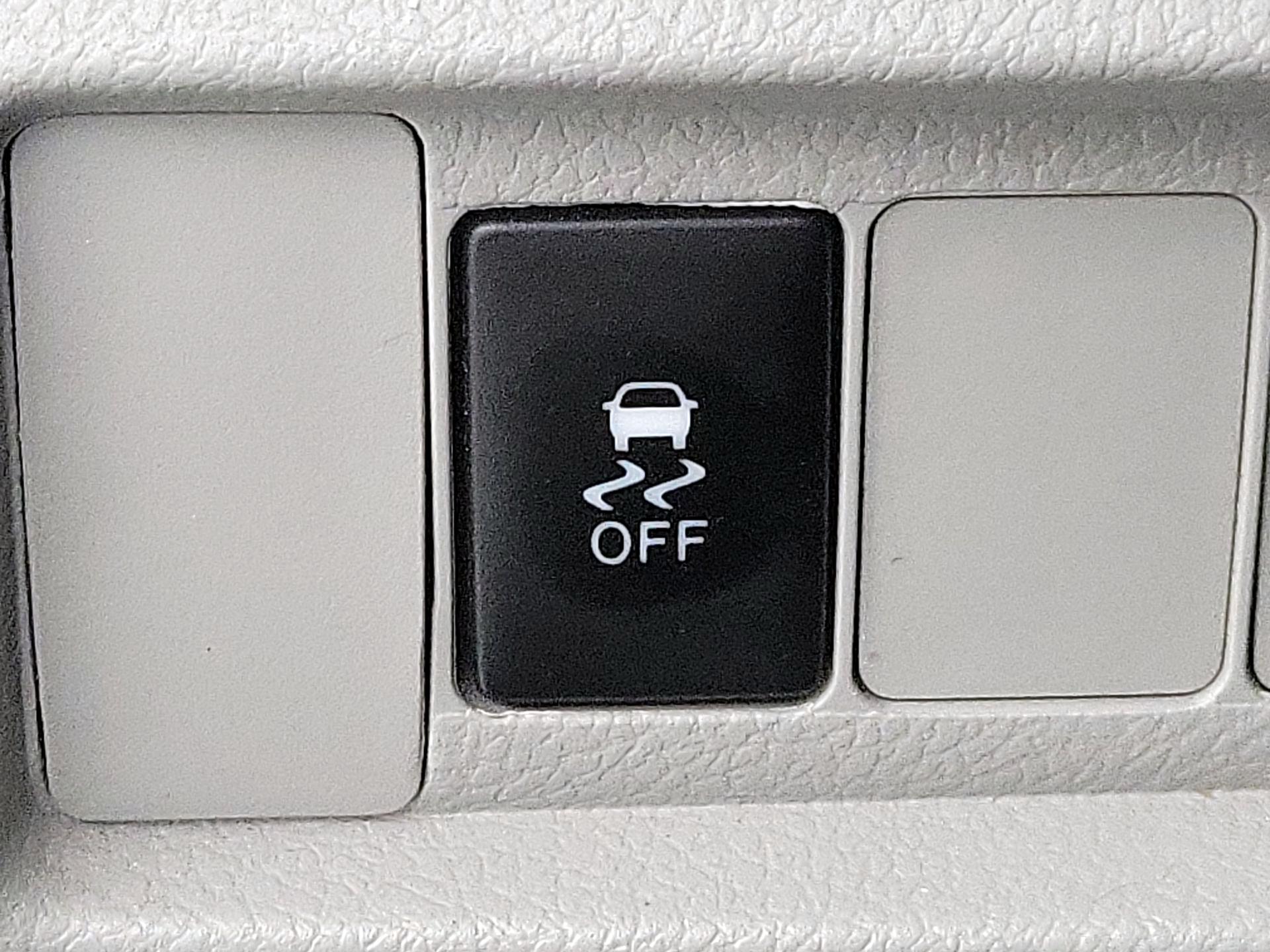 Thumbnail: 2015 Toyota Sienna - 13