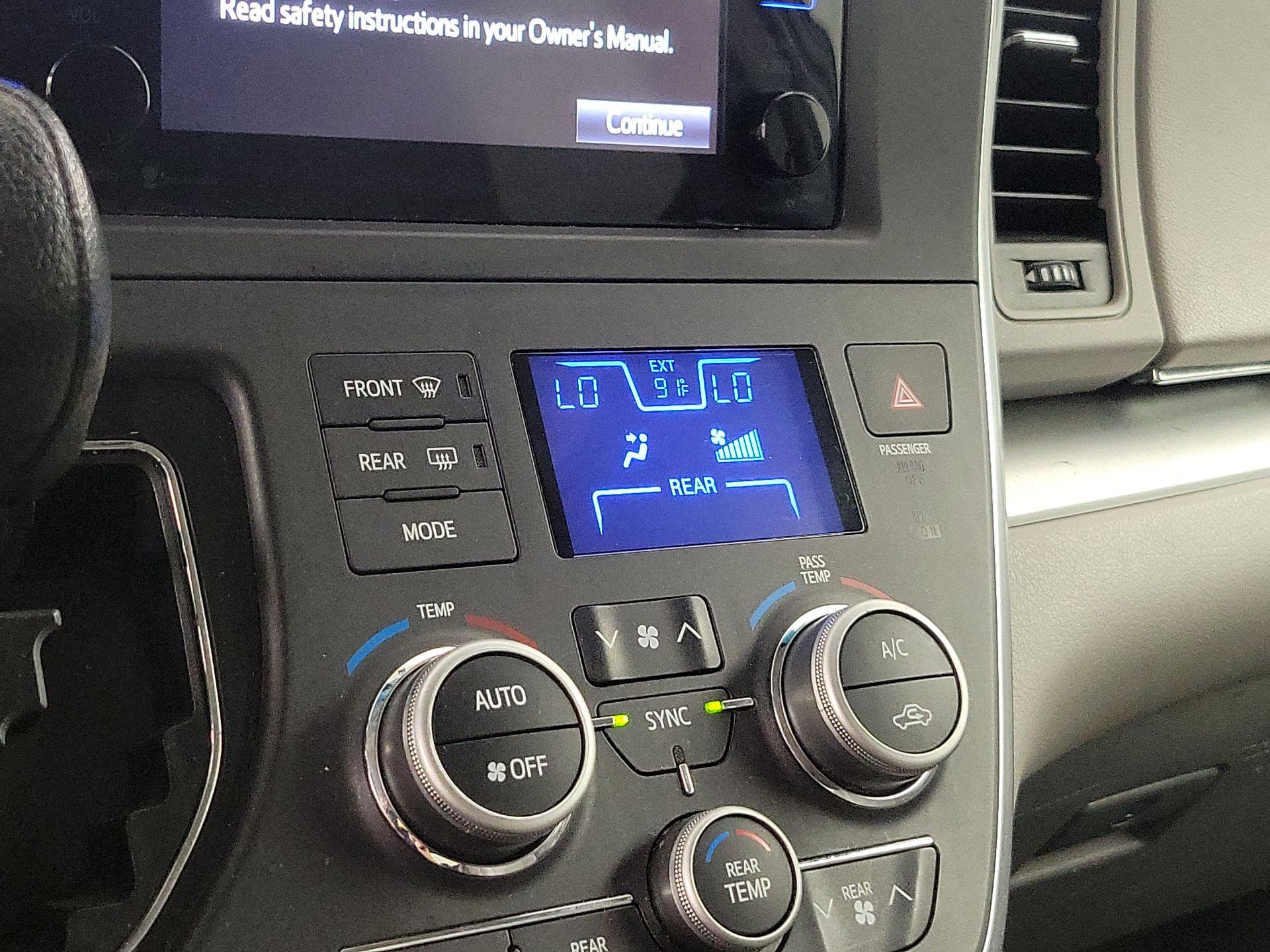 Thumbnail: 2015 Toyota Sienna - 16