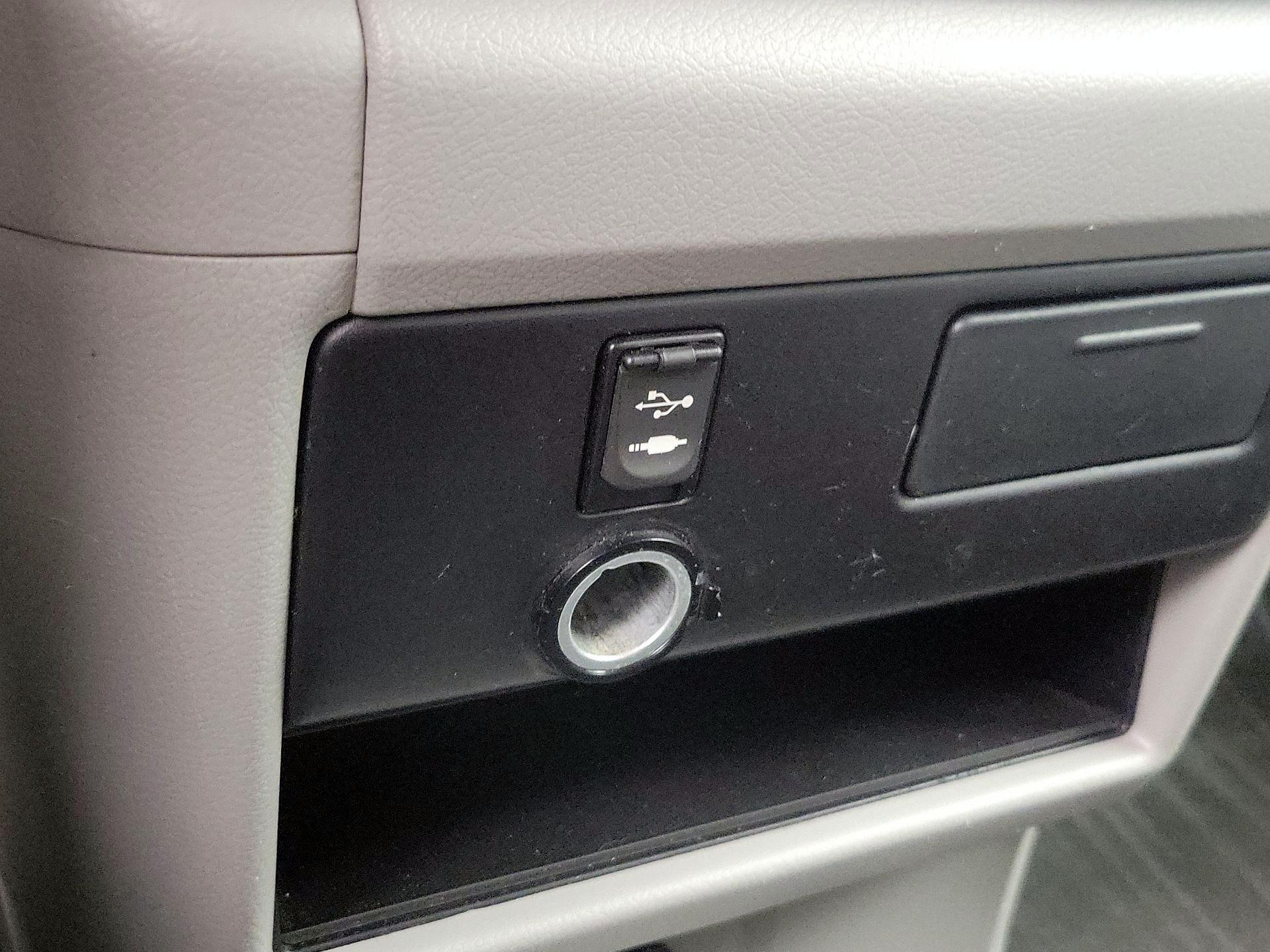 Thumbnail: 2015 Toyota Sienna - 18