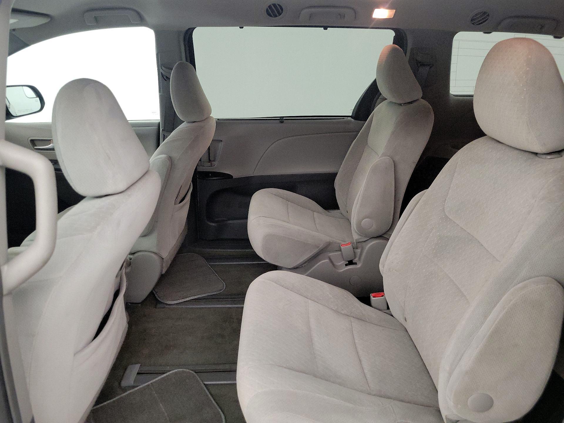 Thumbnail: 2015 Toyota Sienna - 19