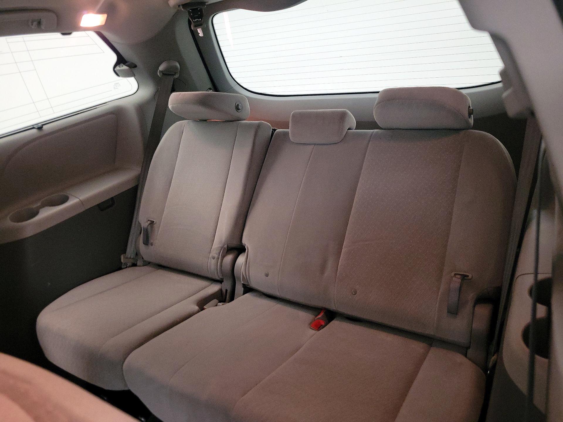 Thumbnail: 2015 Toyota Sienna - 20