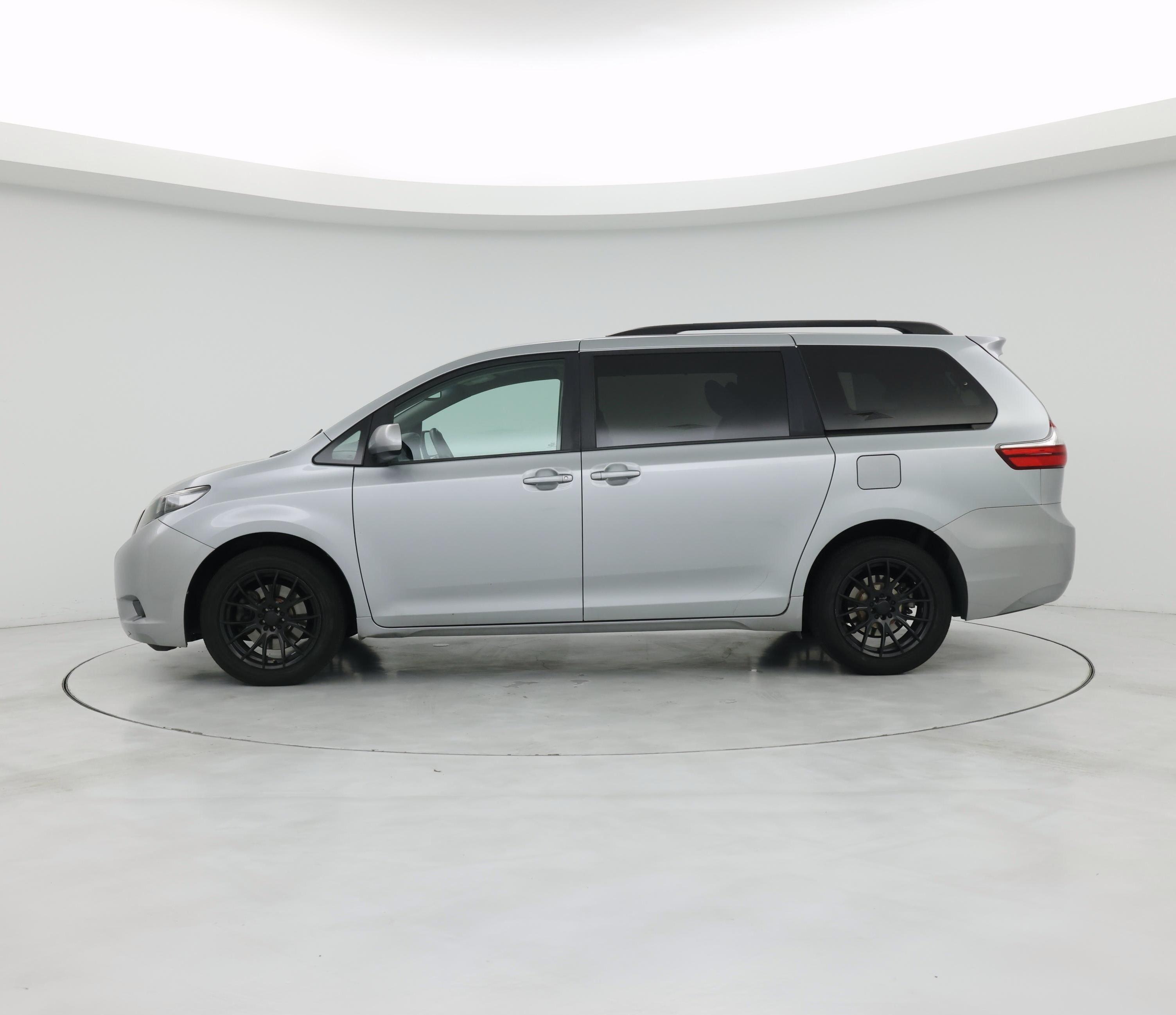 Thumbnail: 2015 Toyota Sienna - 3