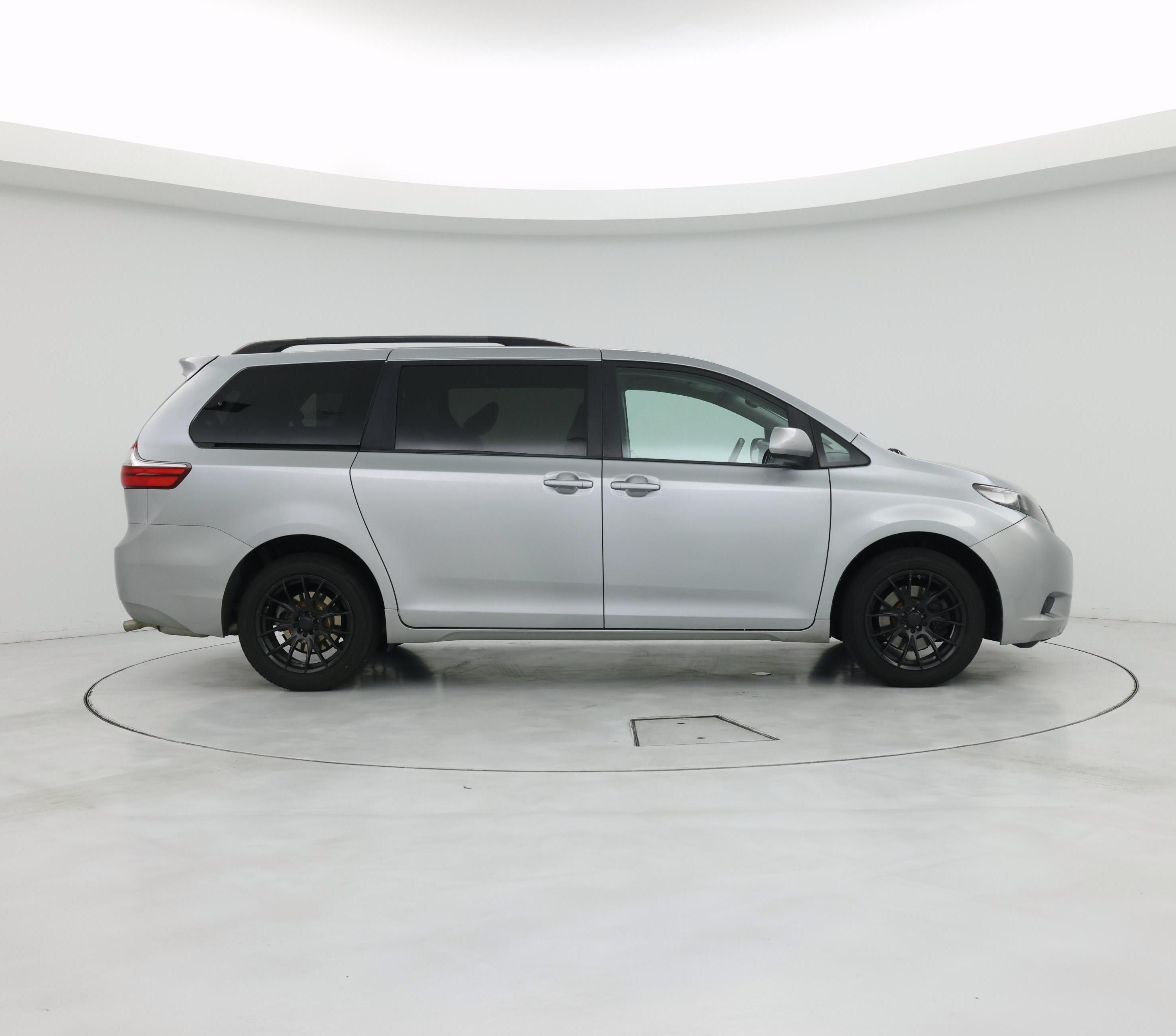 Thumbnail: 2015 Toyota Sienna - 7
