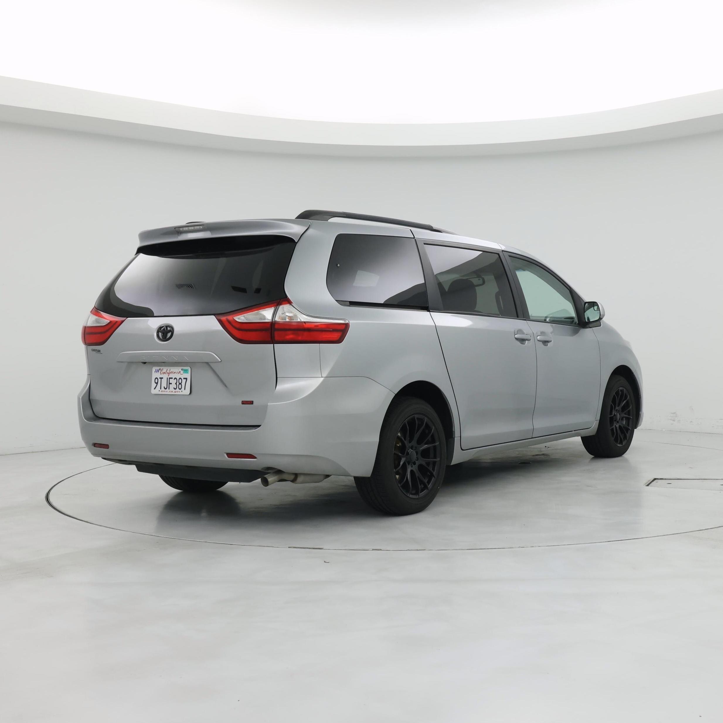 Thumbnail: 2015 Toyota Sienna - 8