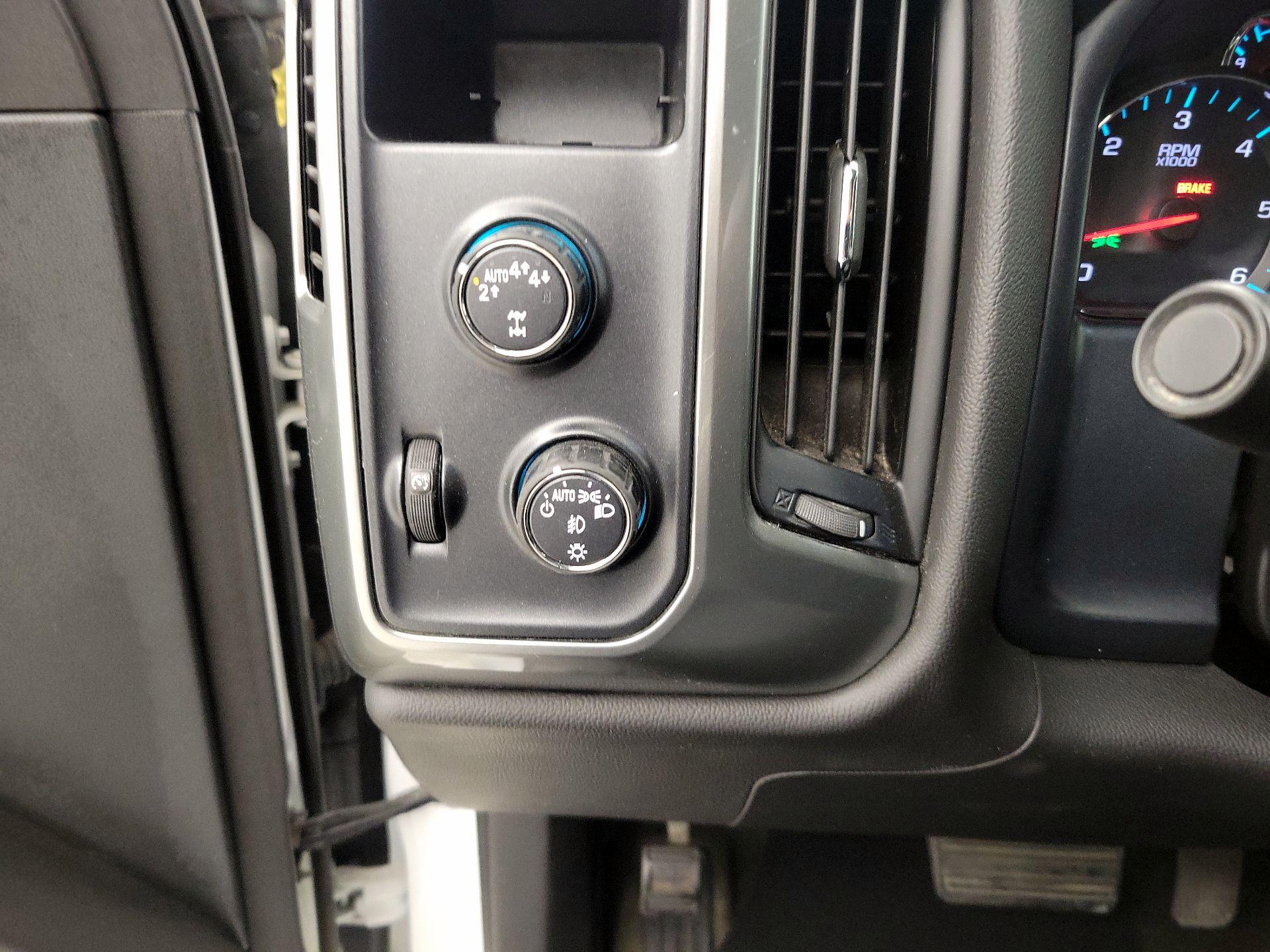 Thumbnail: 2017 Chevrolet Silverado 1500 - 13