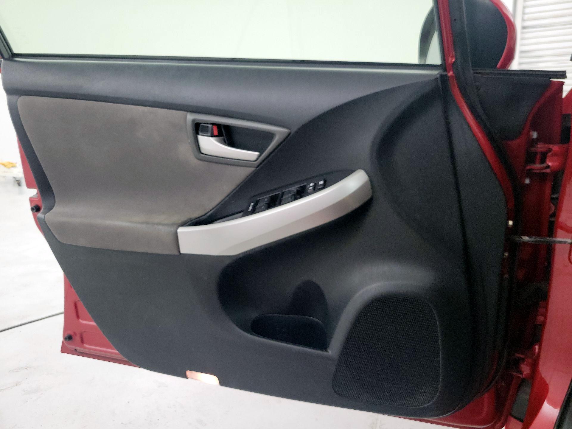 Thumbnail: 2015 Toyota Prius - 12
