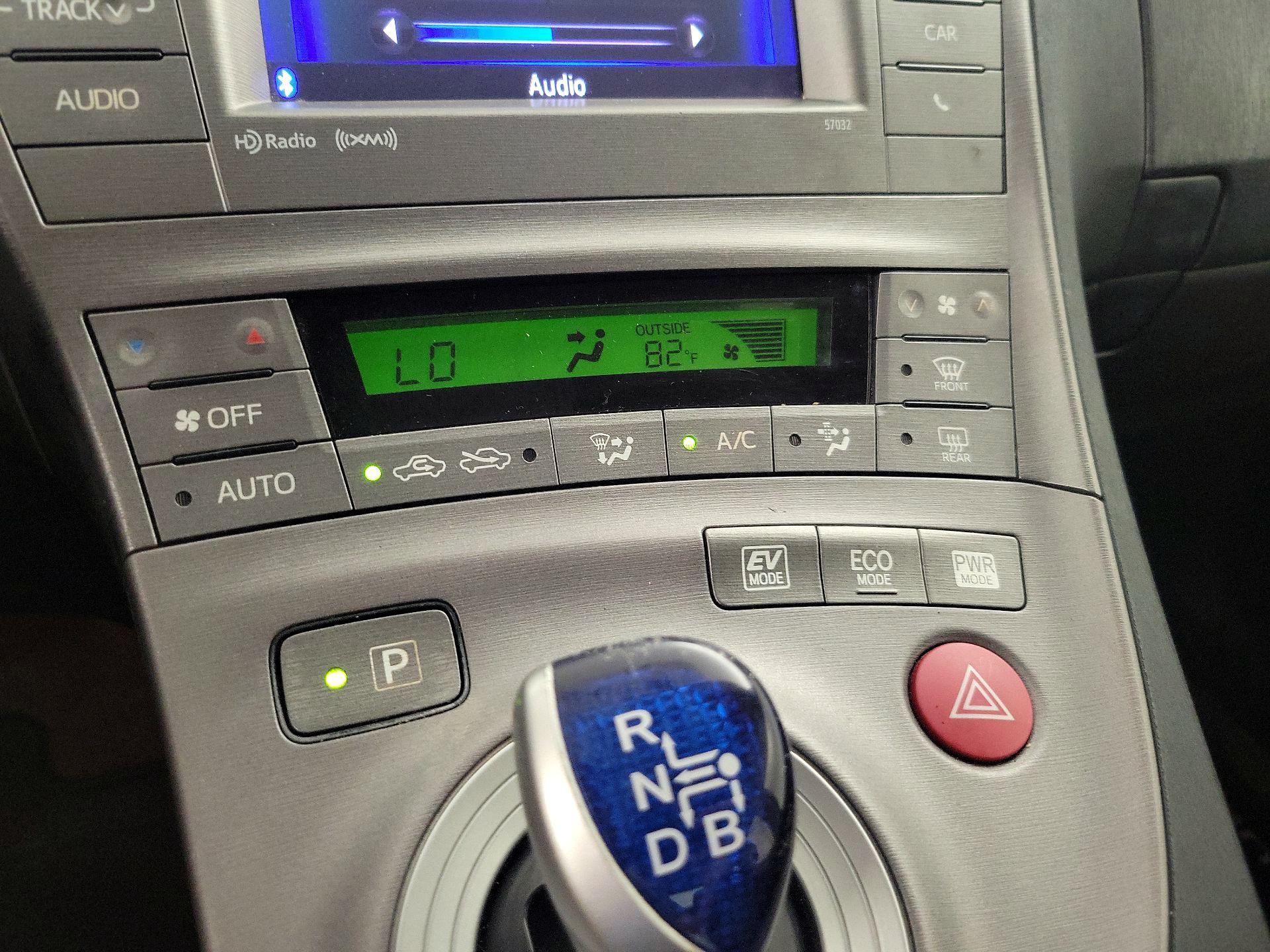 Thumbnail: 2015 Toyota Prius - 16
