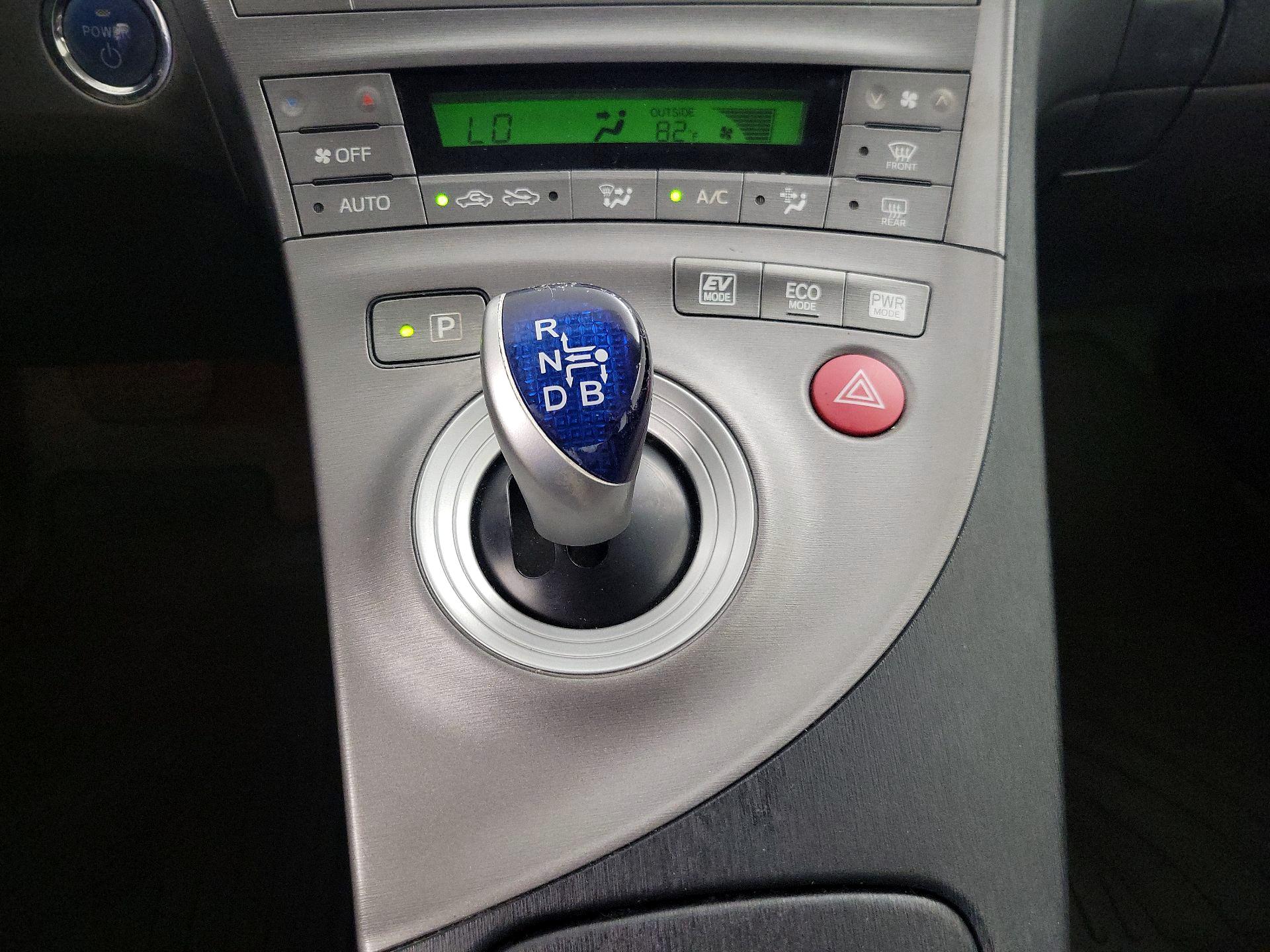 Thumbnail: 2015 Toyota Prius - 17