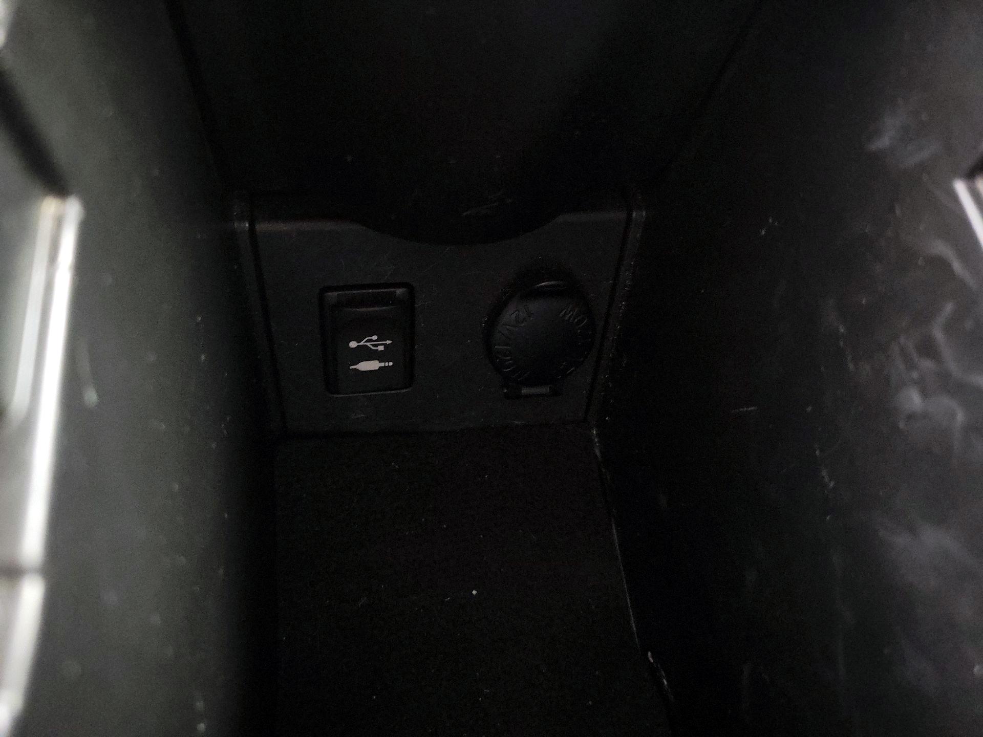Thumbnail: 2015 Toyota Prius - 18