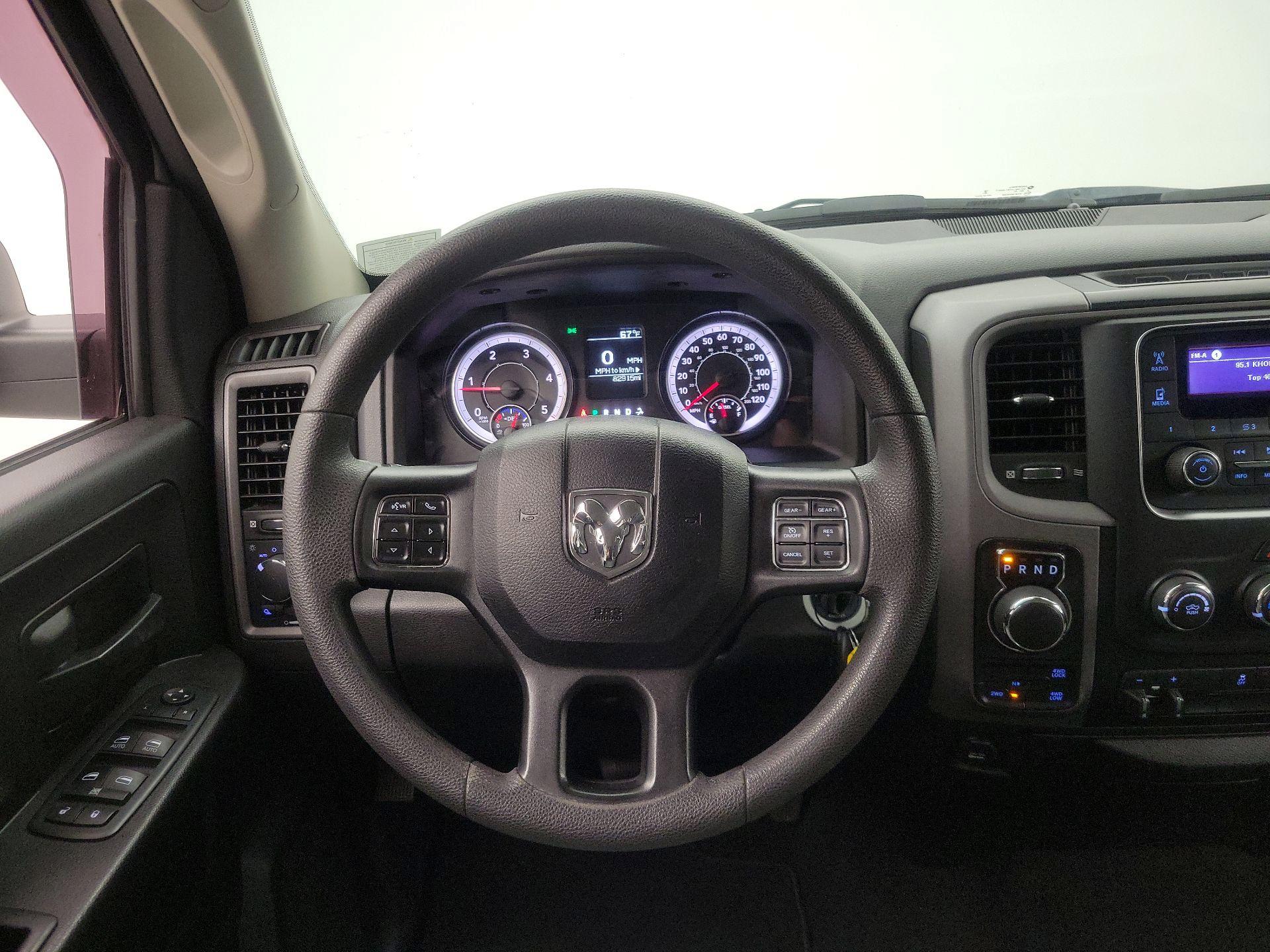 Thumbnail: 2019 RAM 1500 Classic - 10