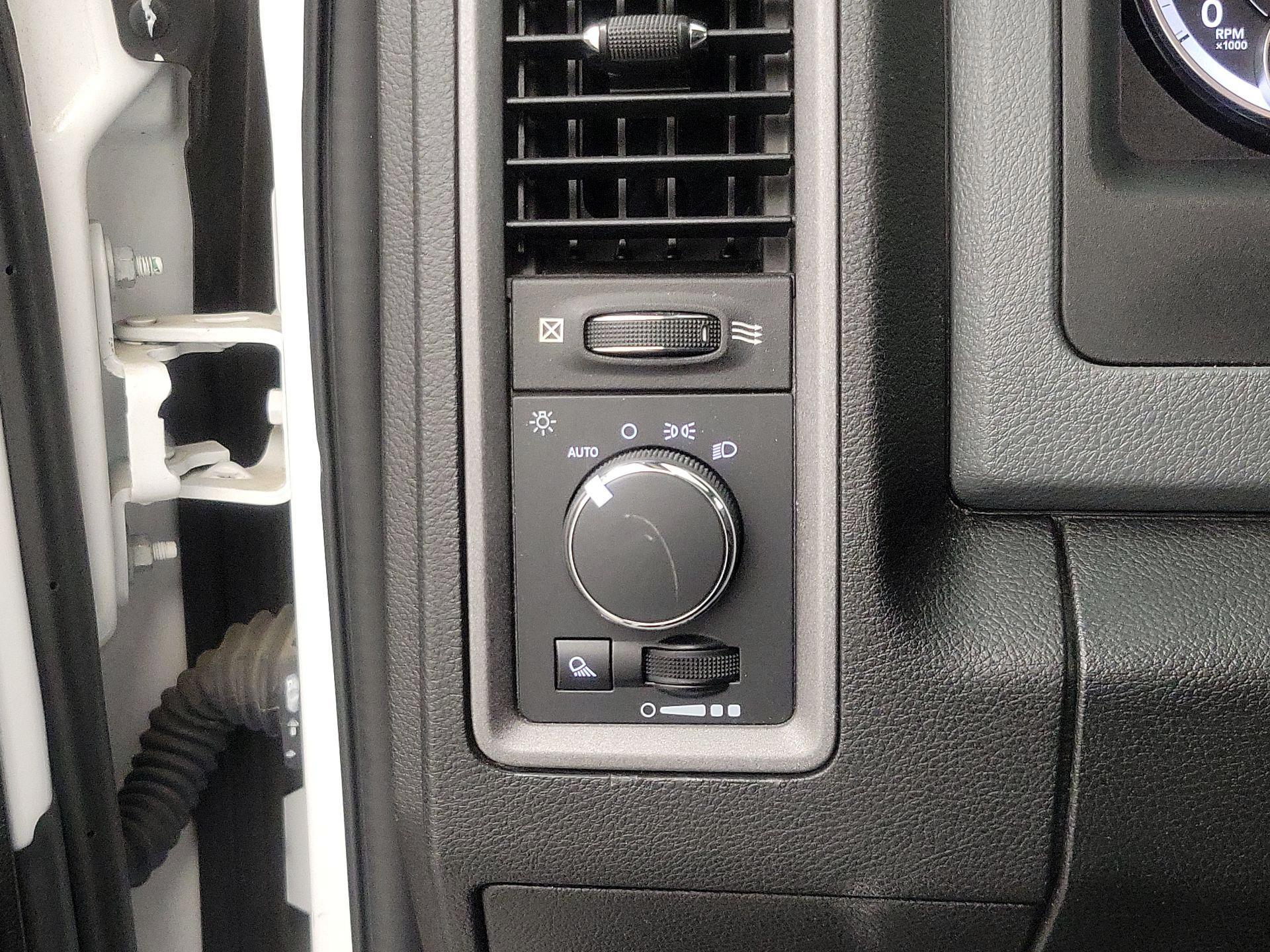 Thumbnail: 2019 RAM 1500 Classic - 13