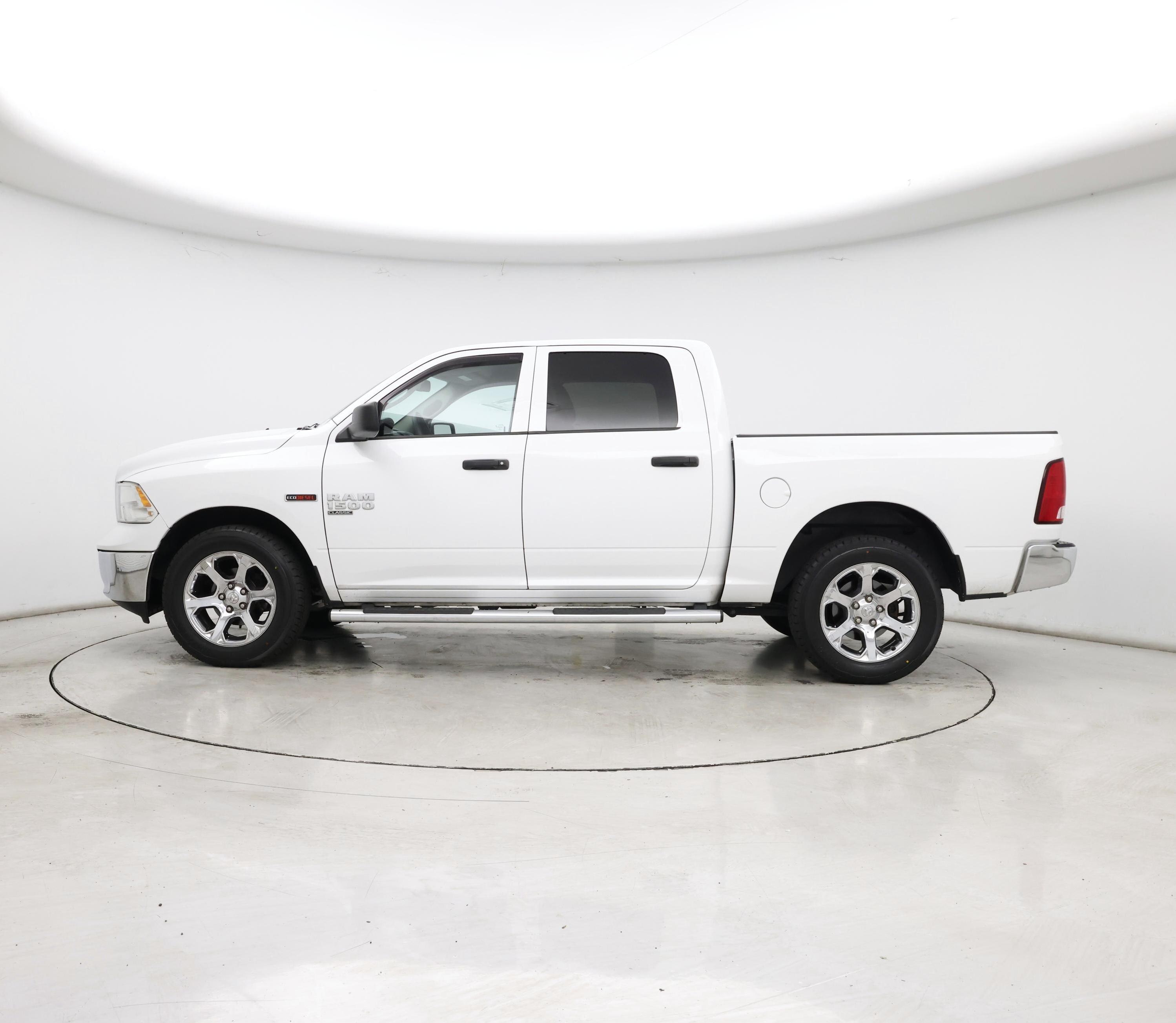 Thumbnail: 2019 RAM 1500 Classic - 3