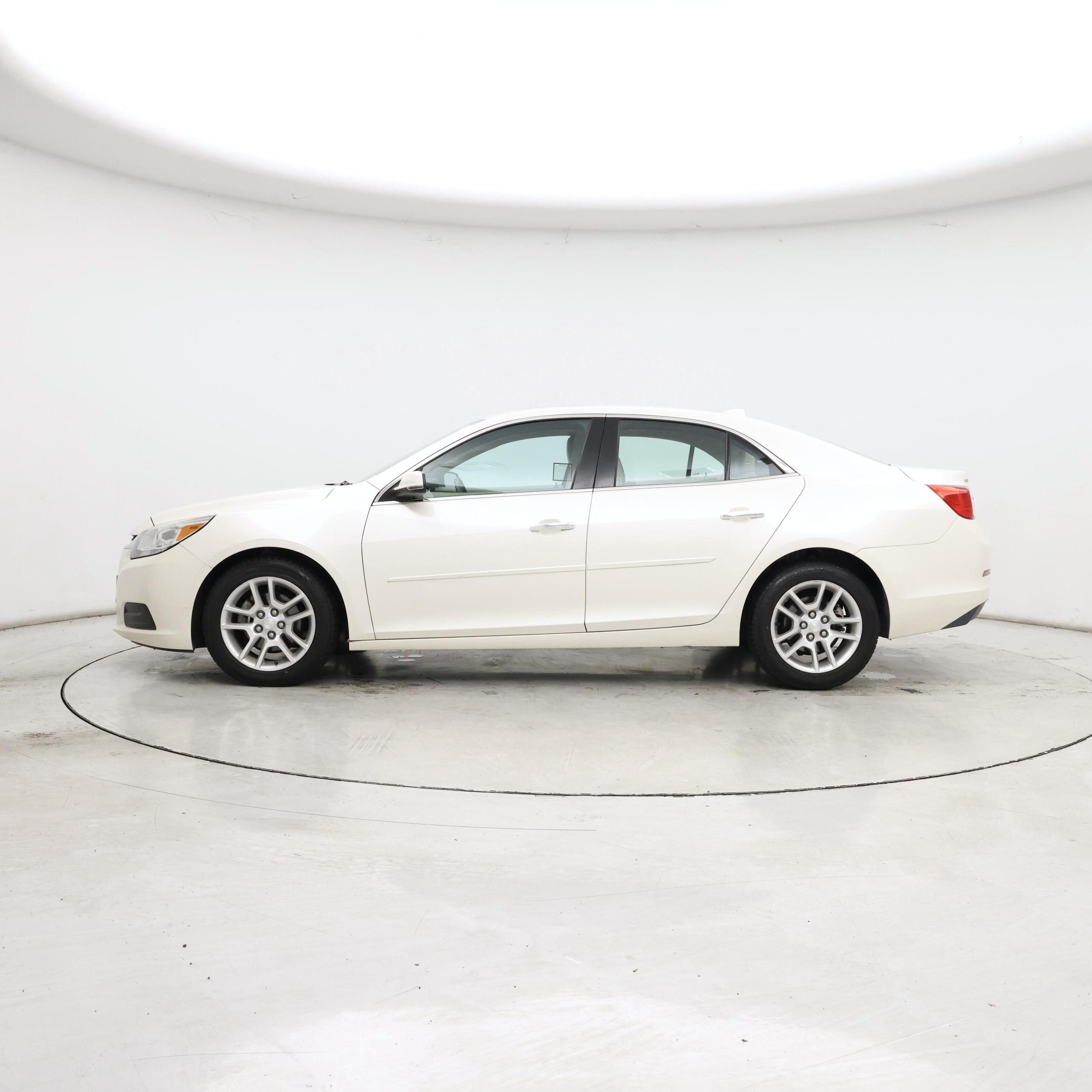 Thumbnail: 2014 Chevrolet Malibu - 3