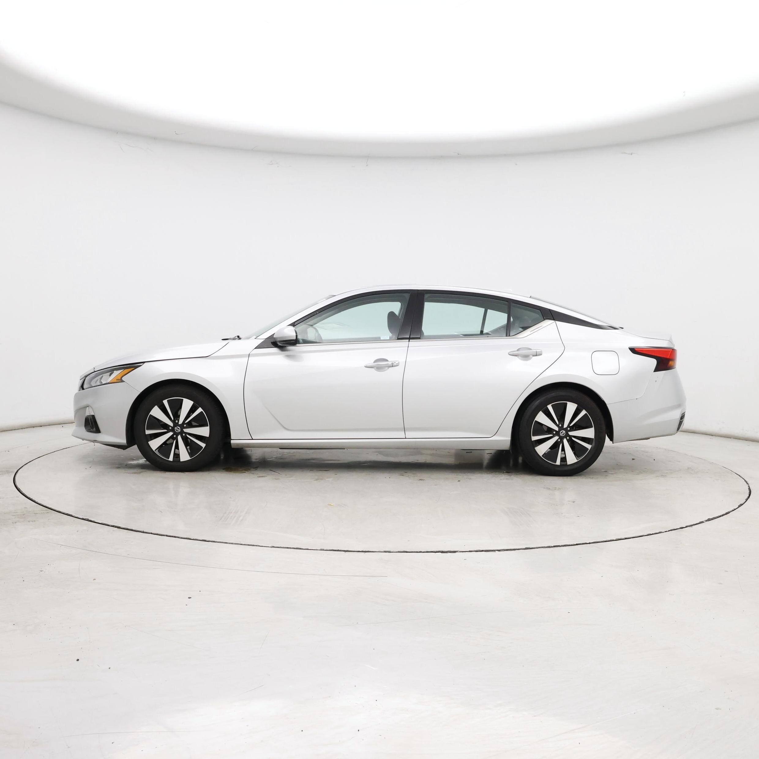 Thumbnail: 2019 Nissan Altima - 3