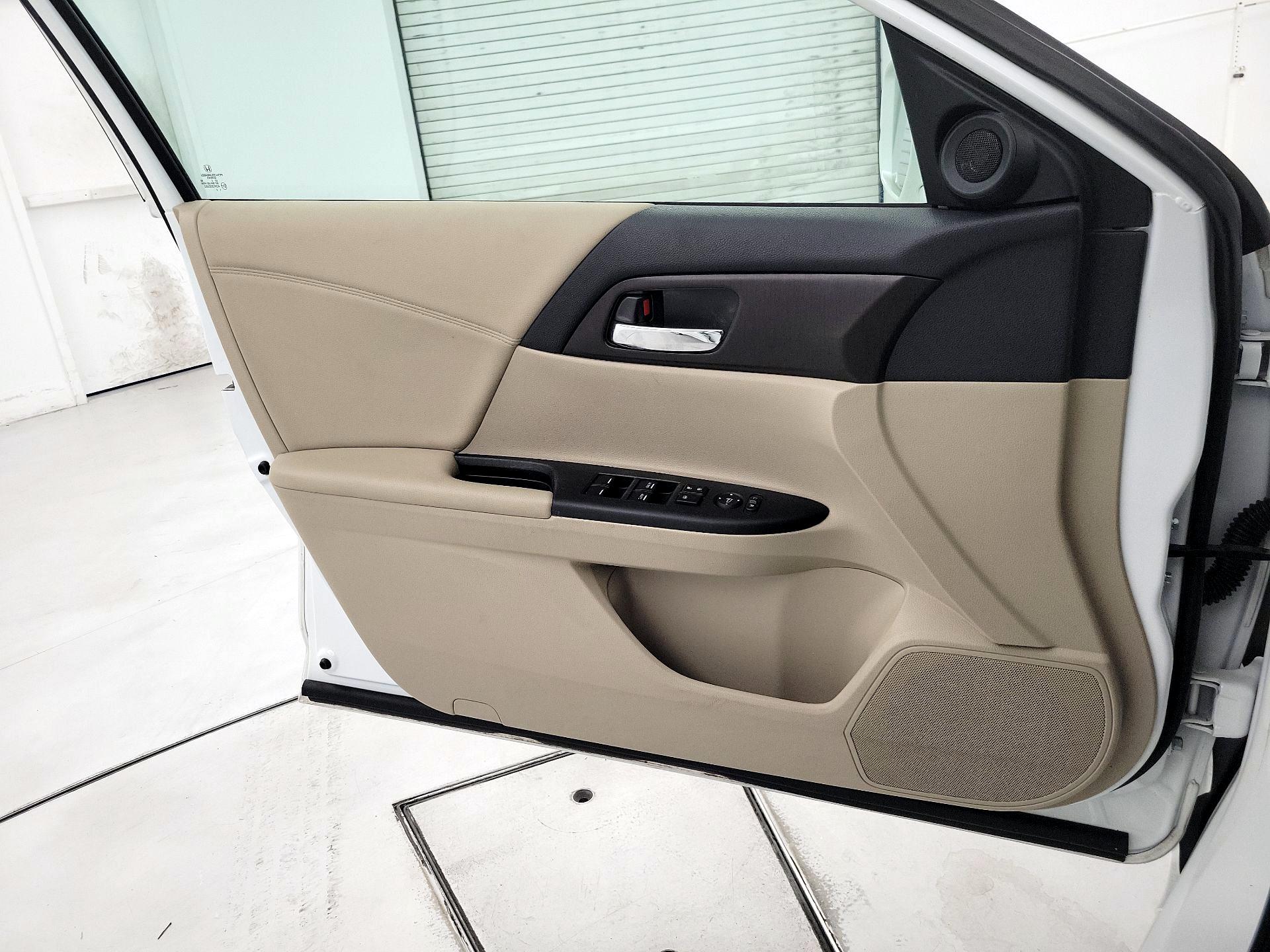 Thumbnail: 2015 Honda Accord - 12