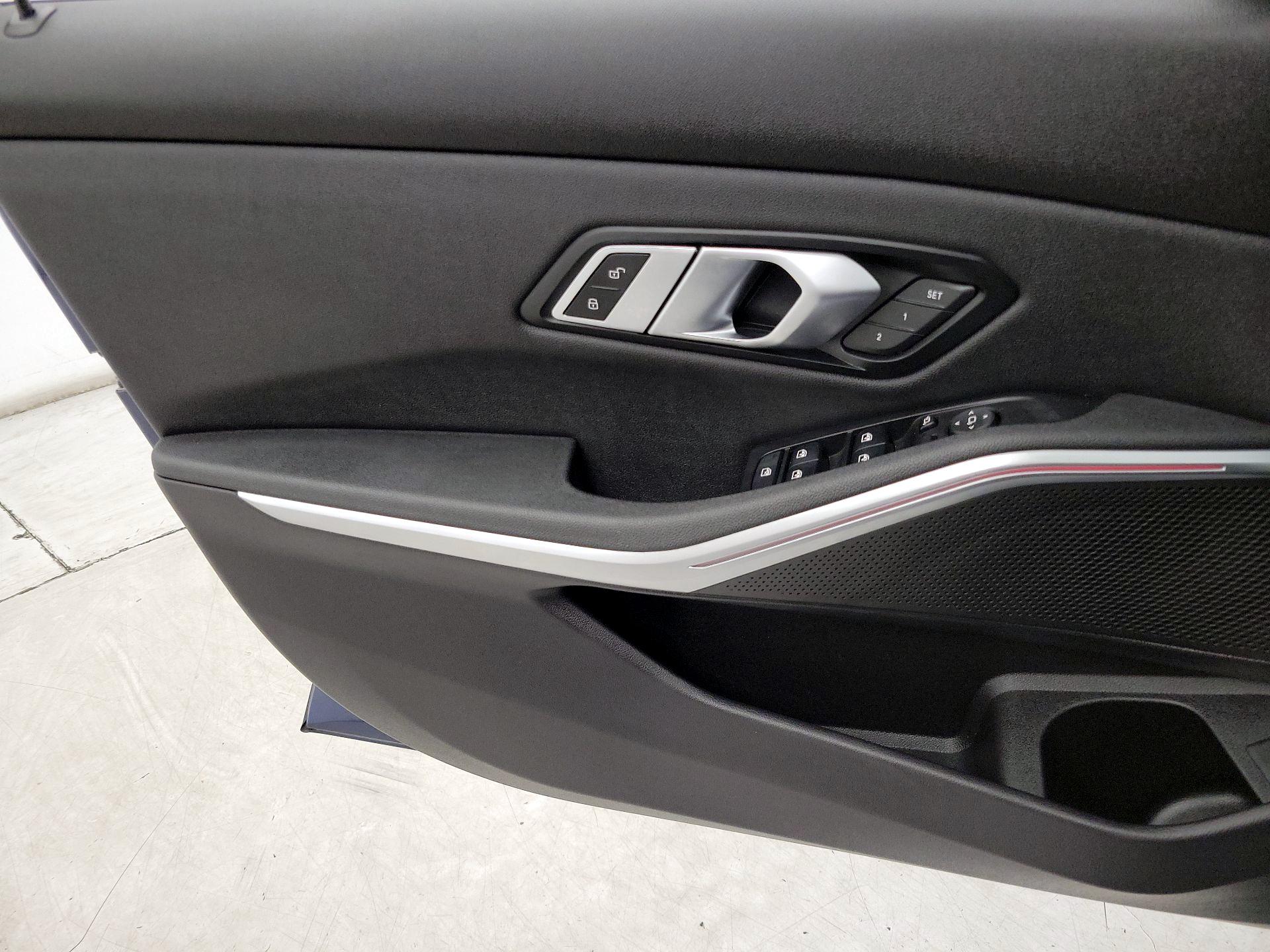 Thumbnail: 2021 BMW 3 Series - 12