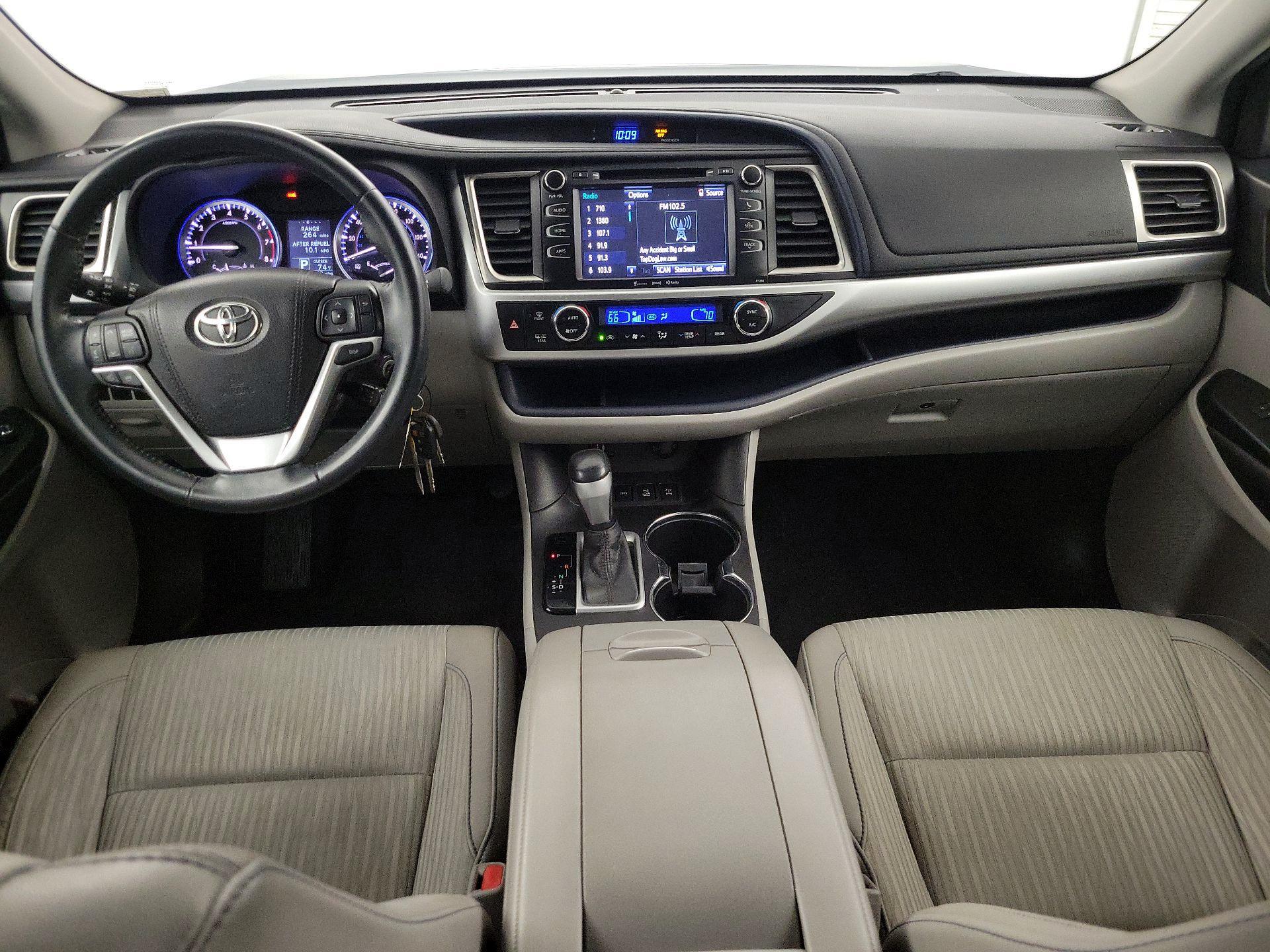 Thumbnail: 2016 Toyota Highlander - 9