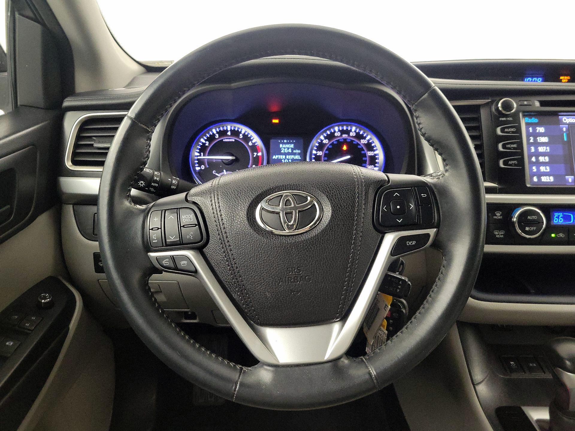 Thumbnail: 2016 Toyota Highlander - 10