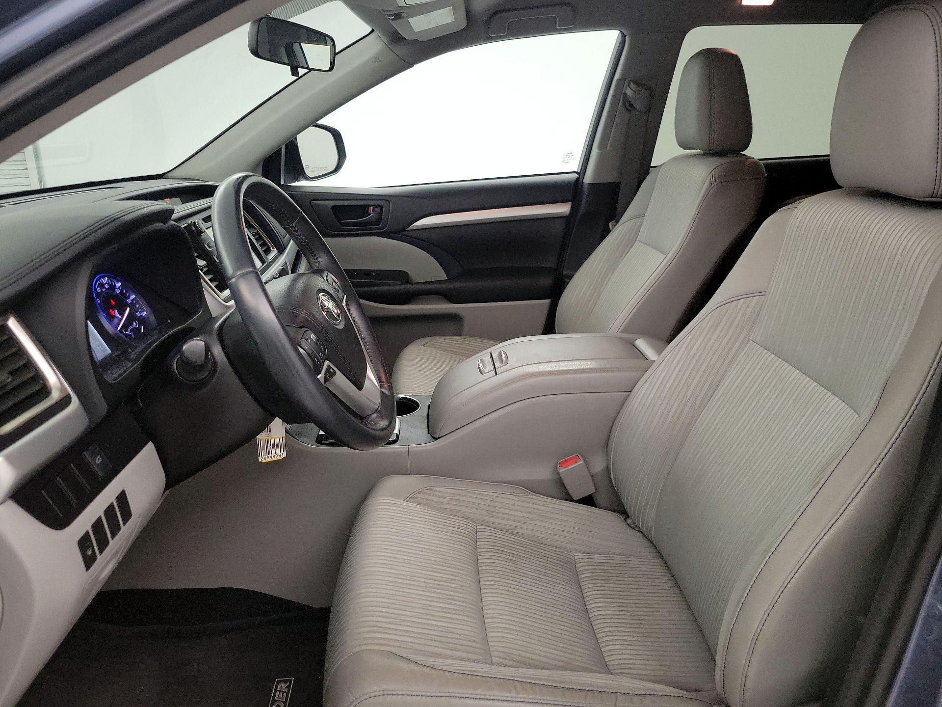 Thumbnail: 2016 Toyota Highlander - 11