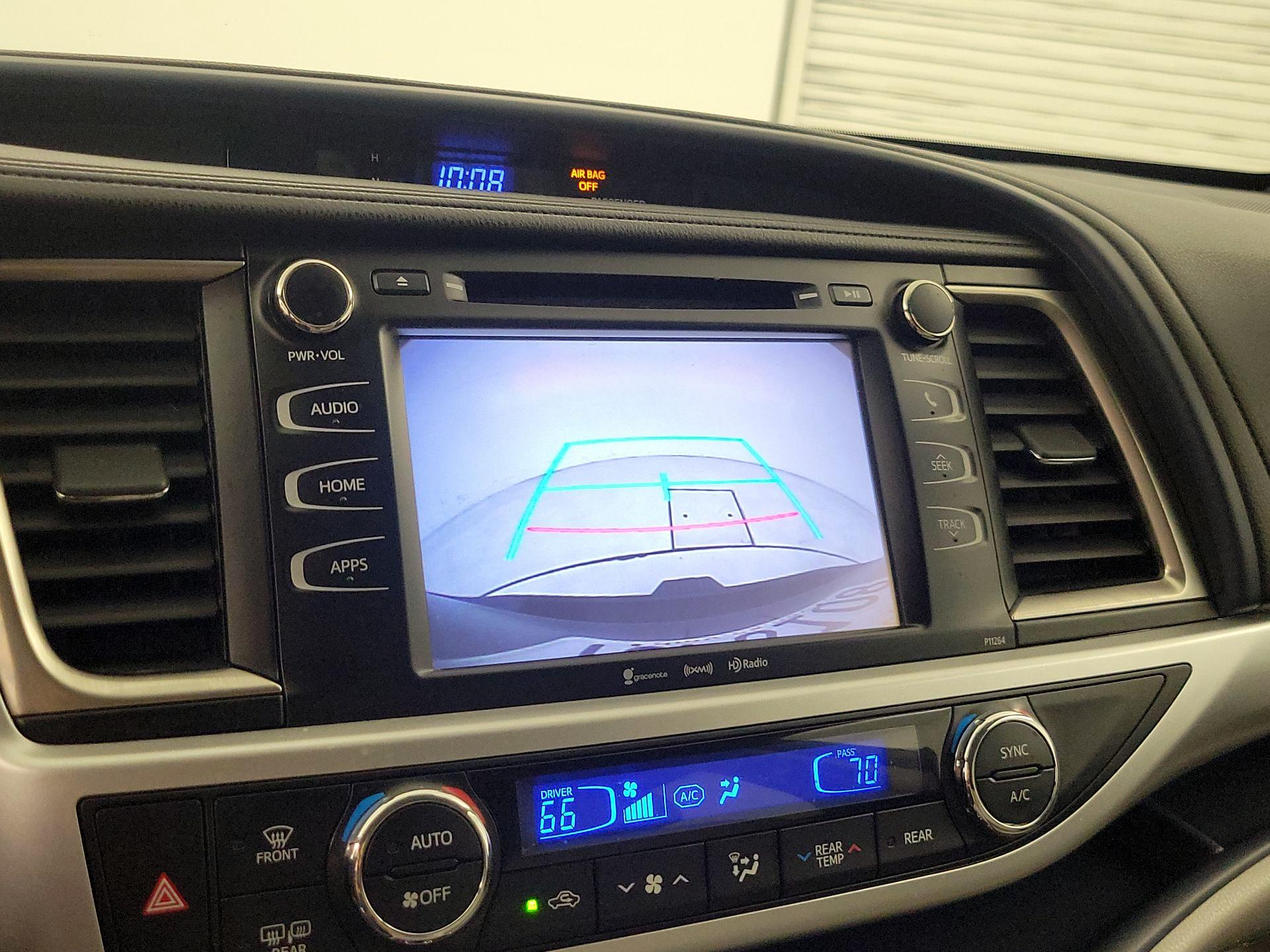 Thumbnail: 2016 Toyota Highlander - 14