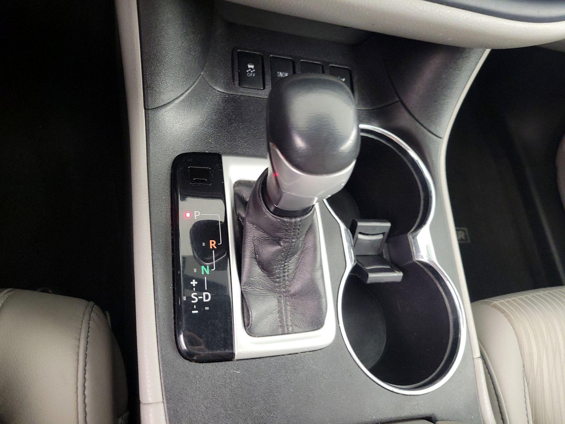 Thumbnail: 2016 Toyota Highlander - 17