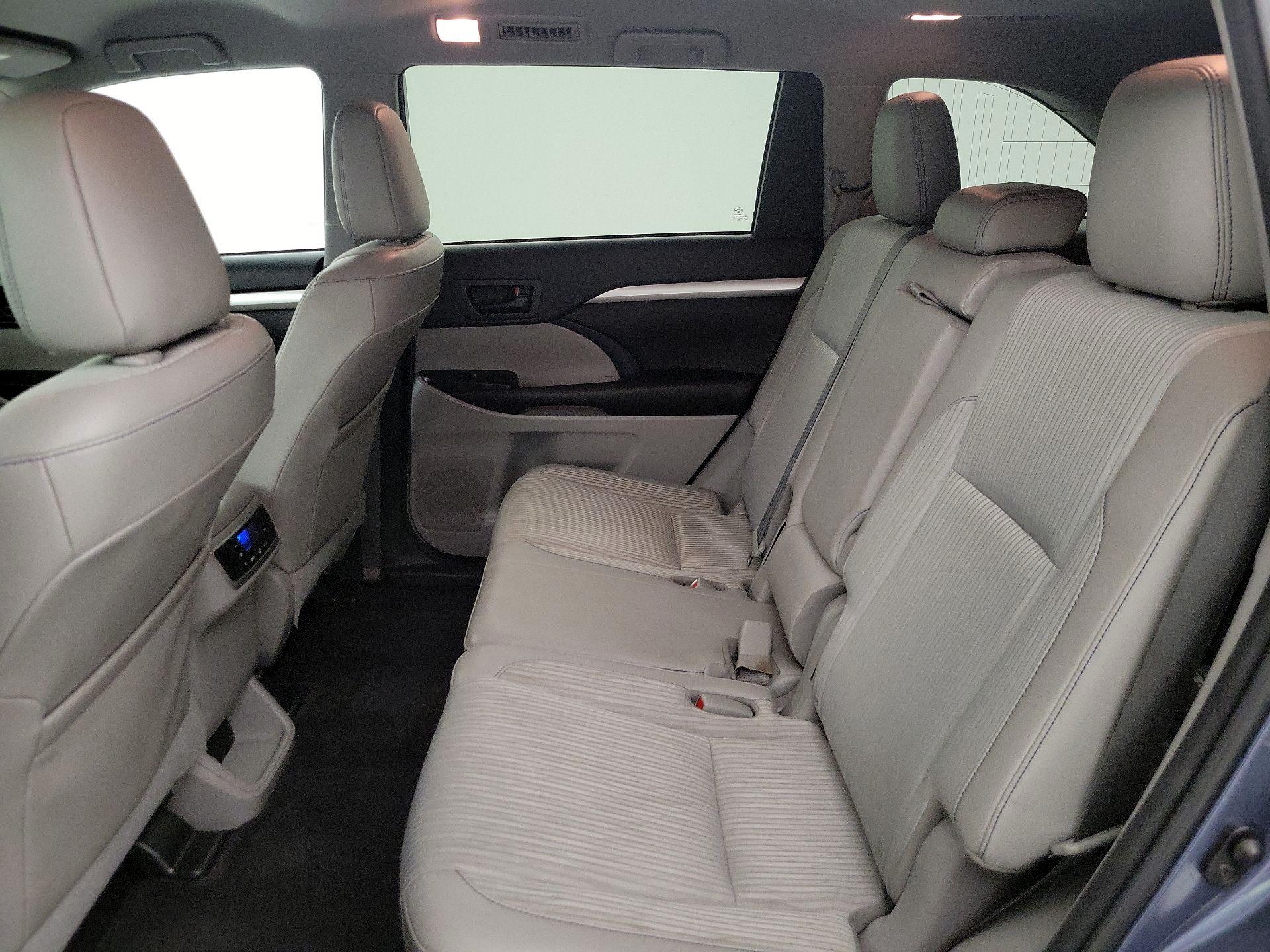 Thumbnail: 2016 Toyota Highlander - 19