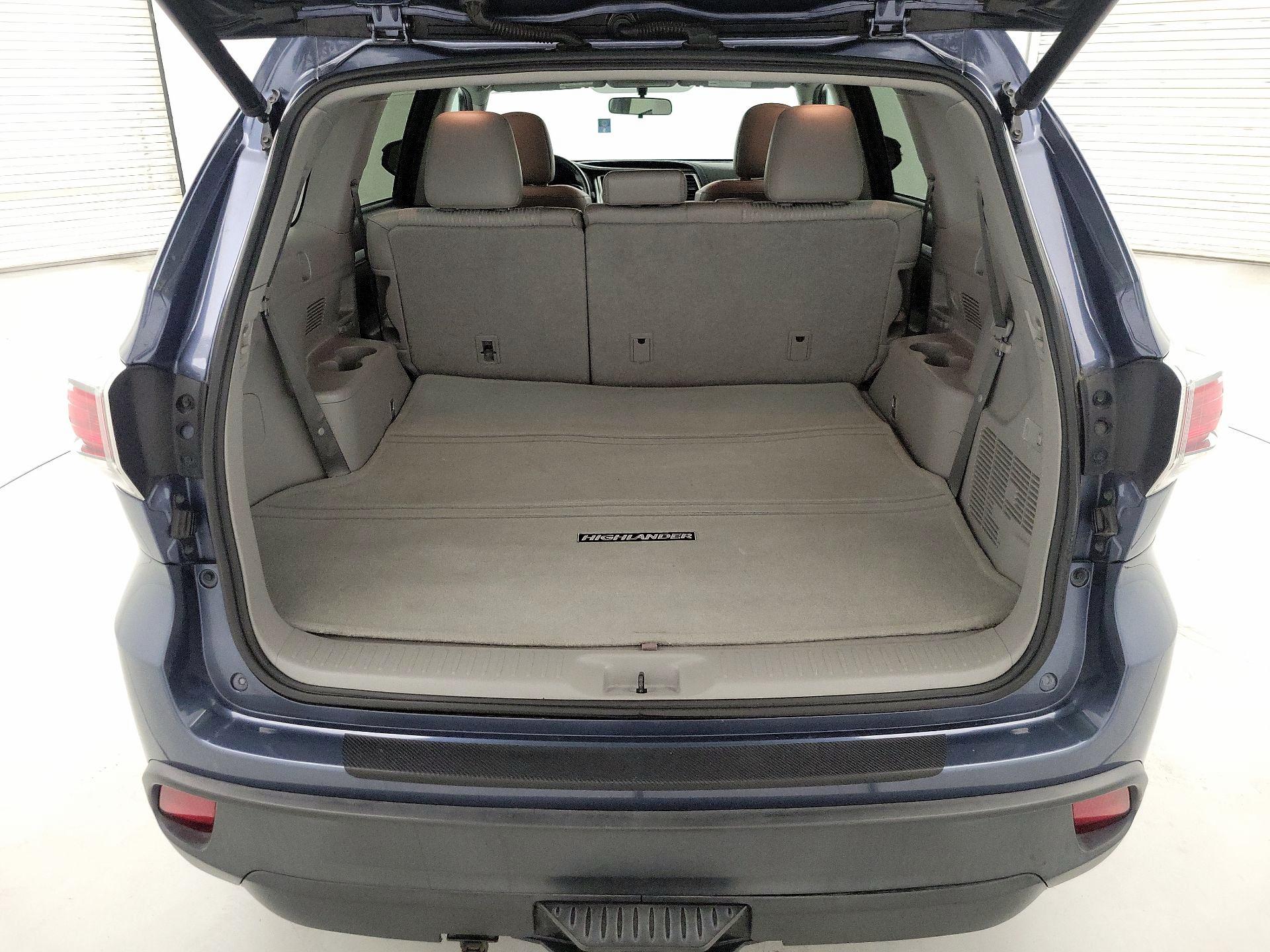 Thumbnail: 2016 Toyota Highlander - 20