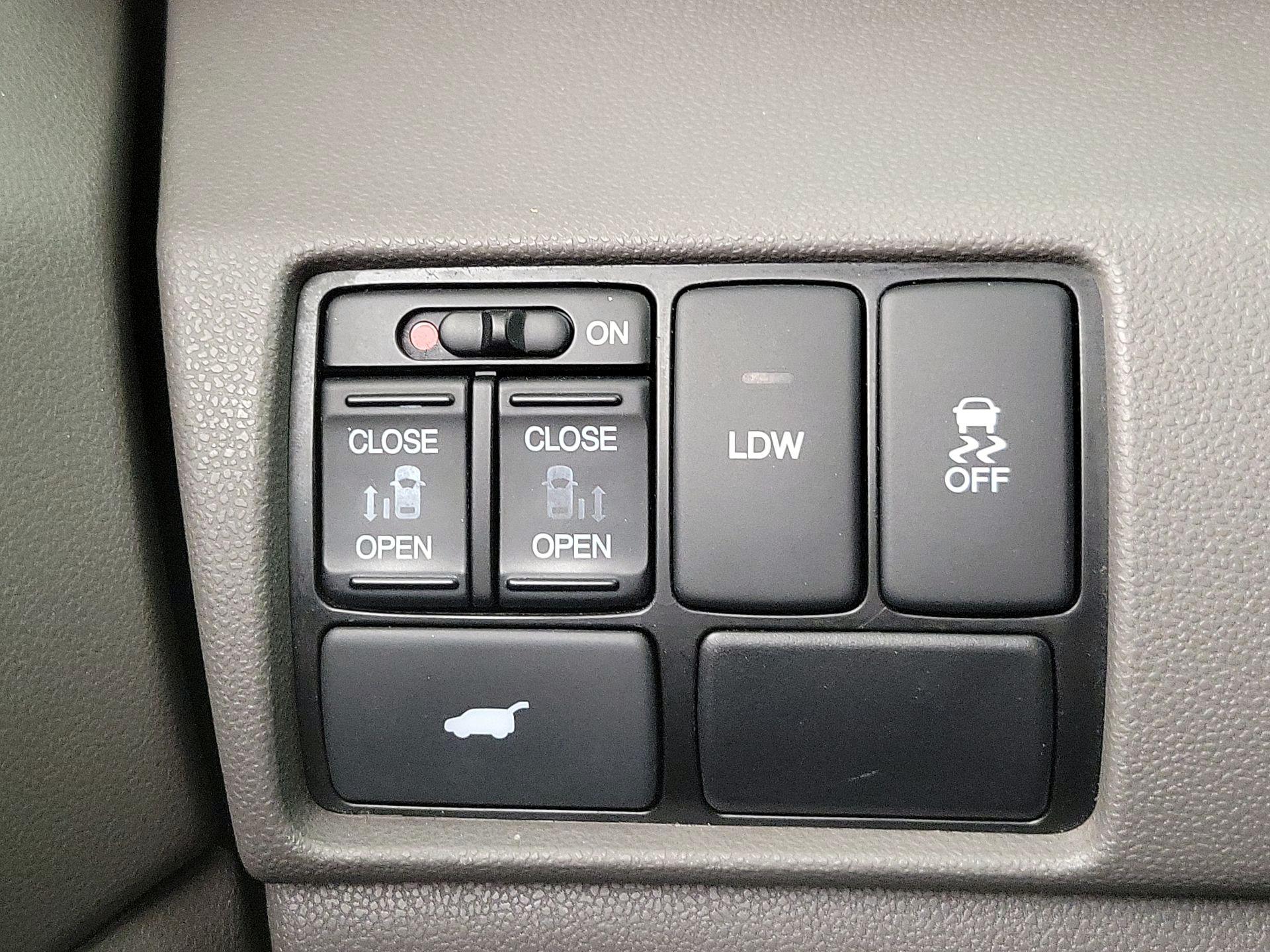 Thumbnail: 2016 Honda Odyssey - 13