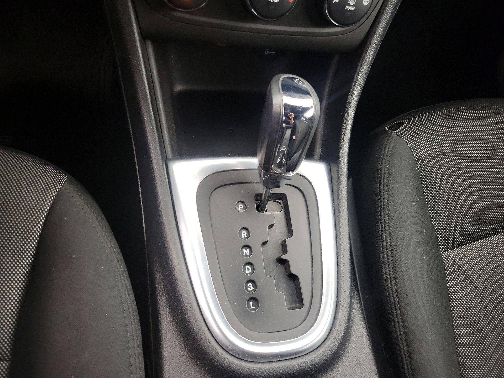 Thumbnail: 2014 Dodge Avenger - 15
